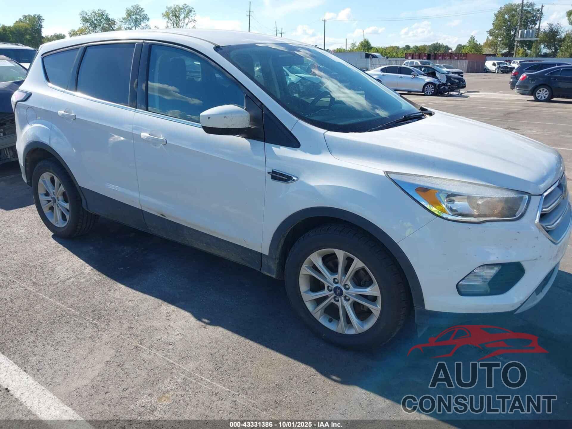 FORD ESCAPE 2017 - 1FMCU0GD1HUD74921