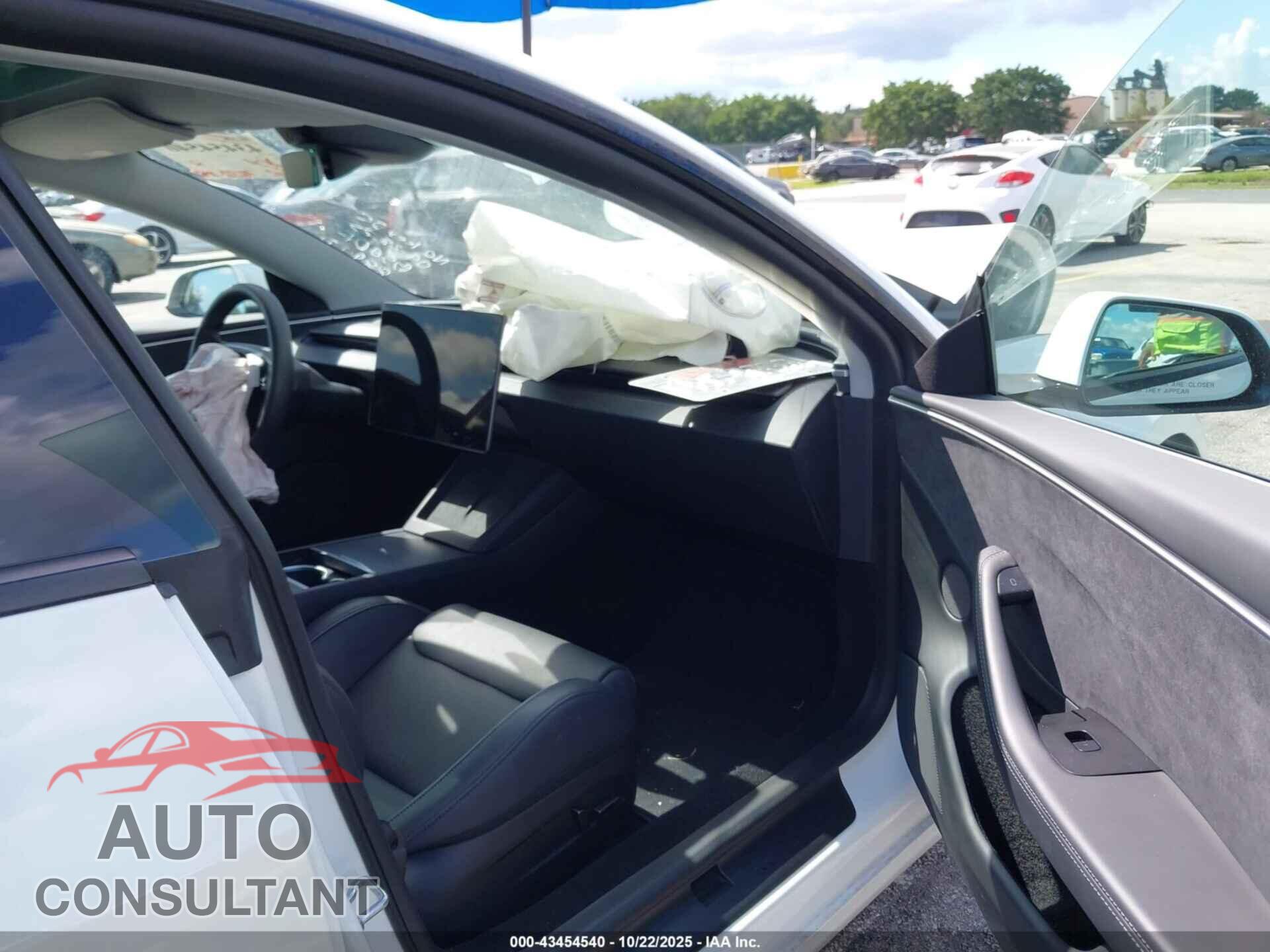 TESLA MODEL 3 2024 - 5YJ3E1ET3RF889091
