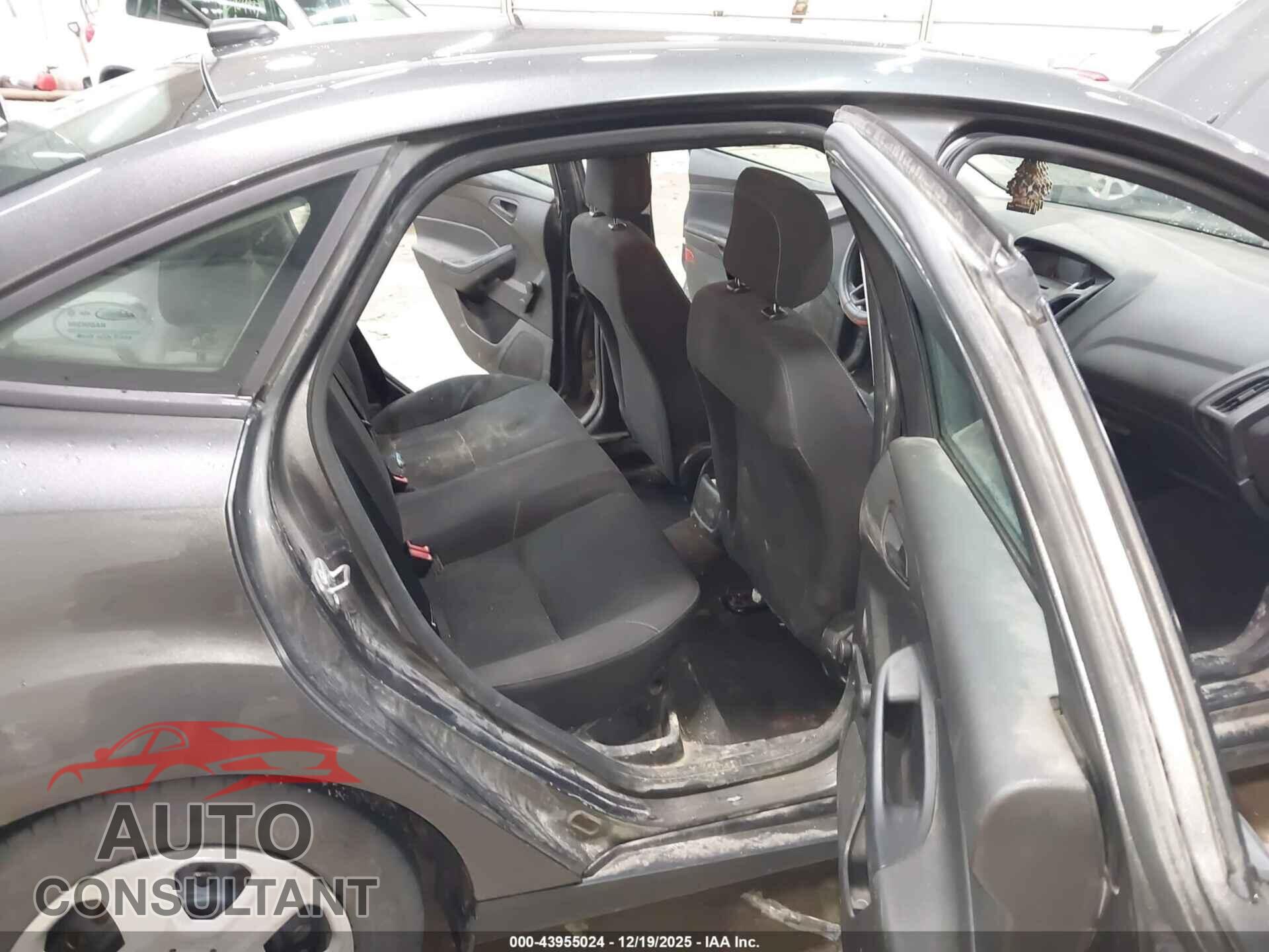 FORD FOCUS 2016 - 1FADP3E2XGL235755