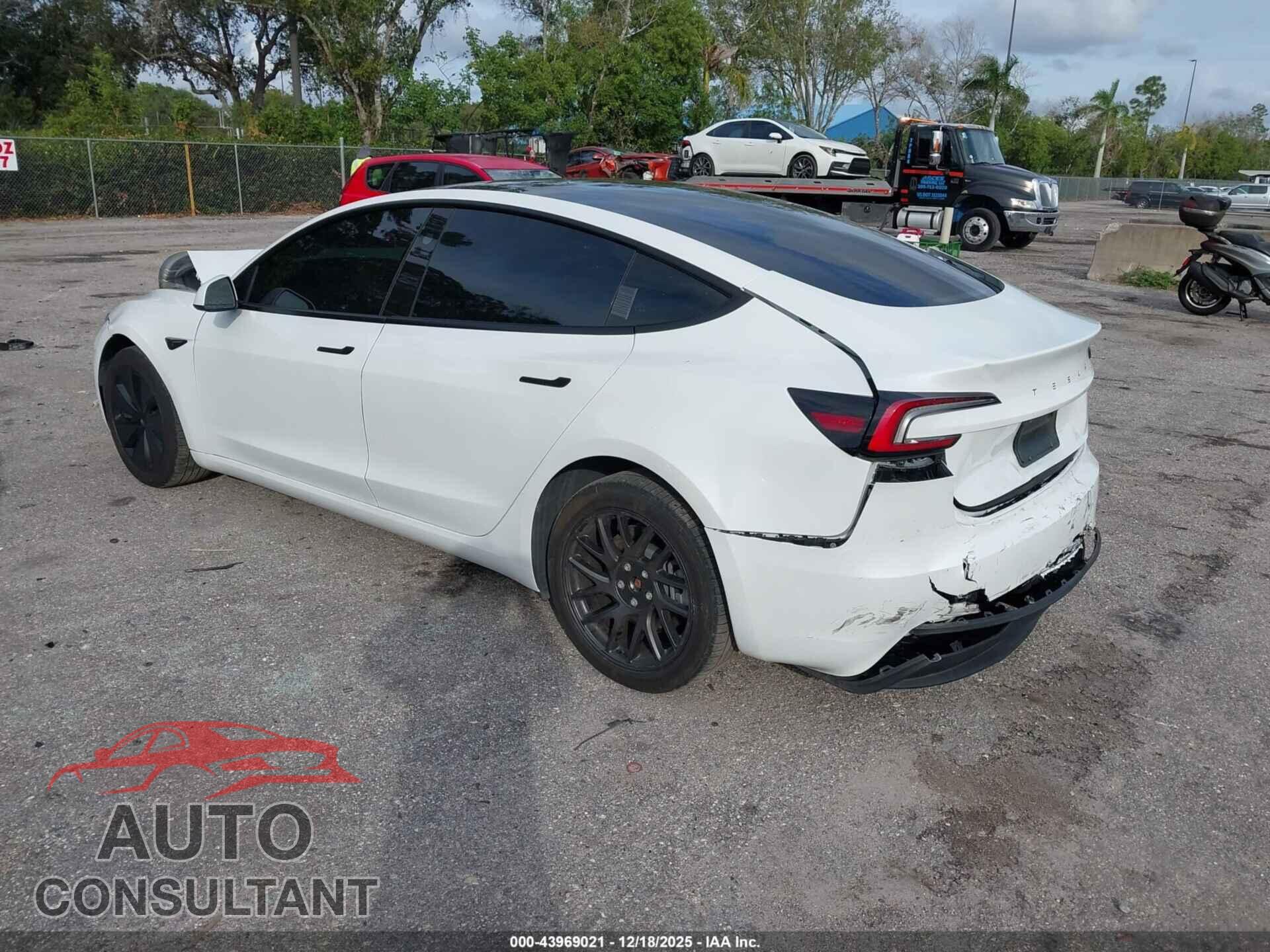 TESLA MODEL 3 2024 - 5YJ3E1EA5RF848976