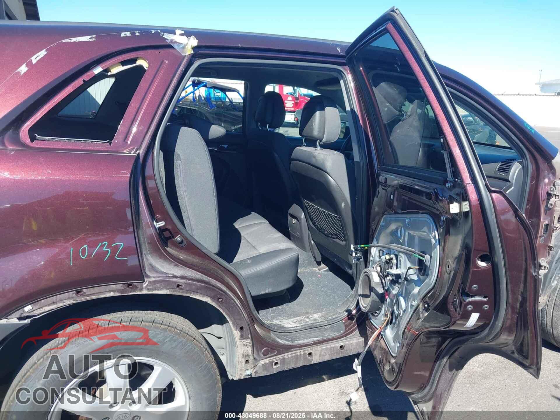 KIA SORENTO 2011 - 5XYKTCA18BG042972