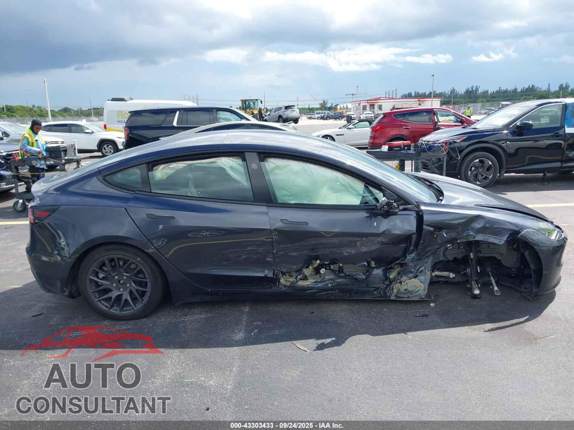 TESLA MODEL 3 2025 - 5YJ3E1EAXSF993470