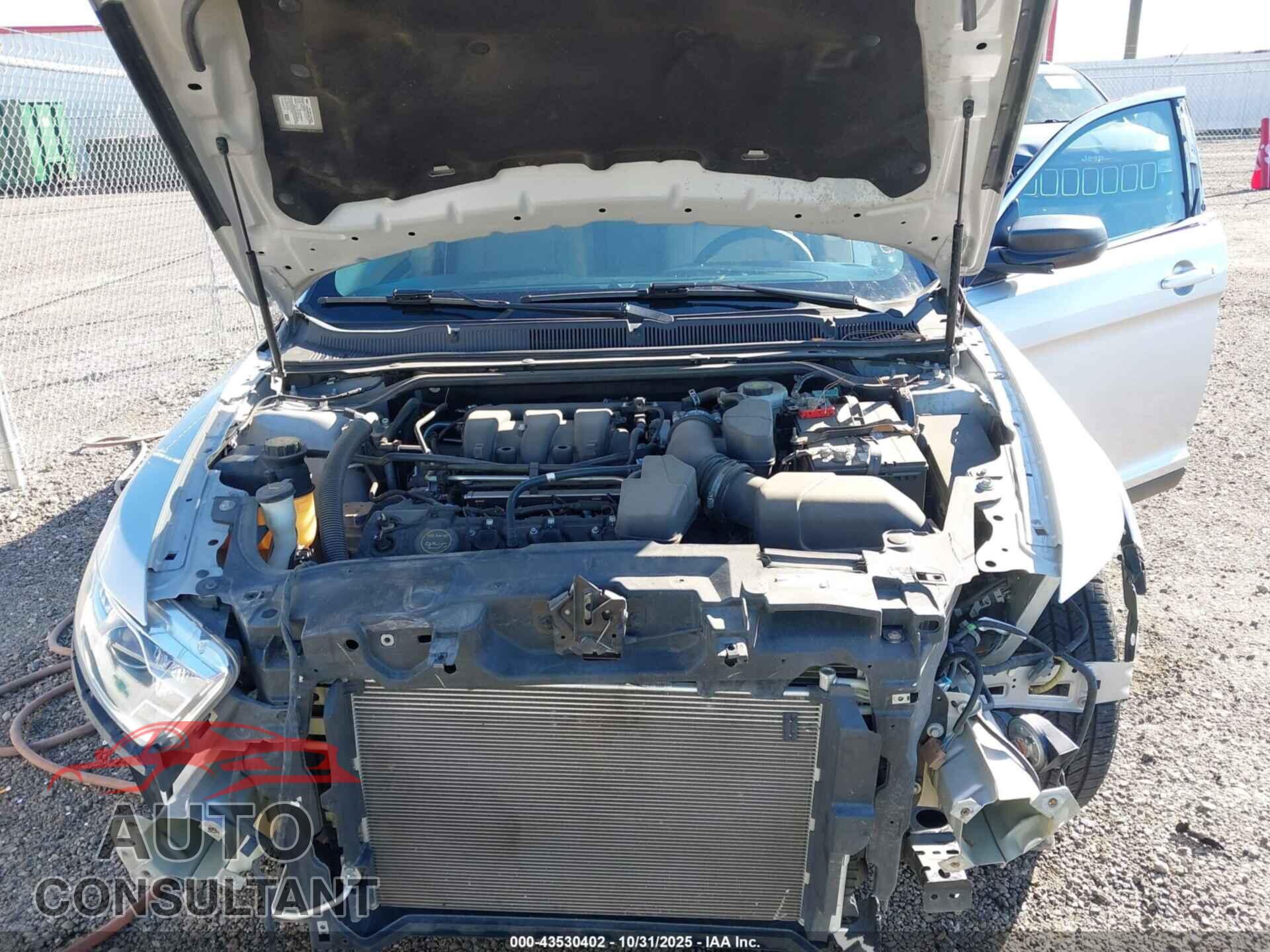 FORD TAURUS 2018 - 1FAHP2D85JG138478