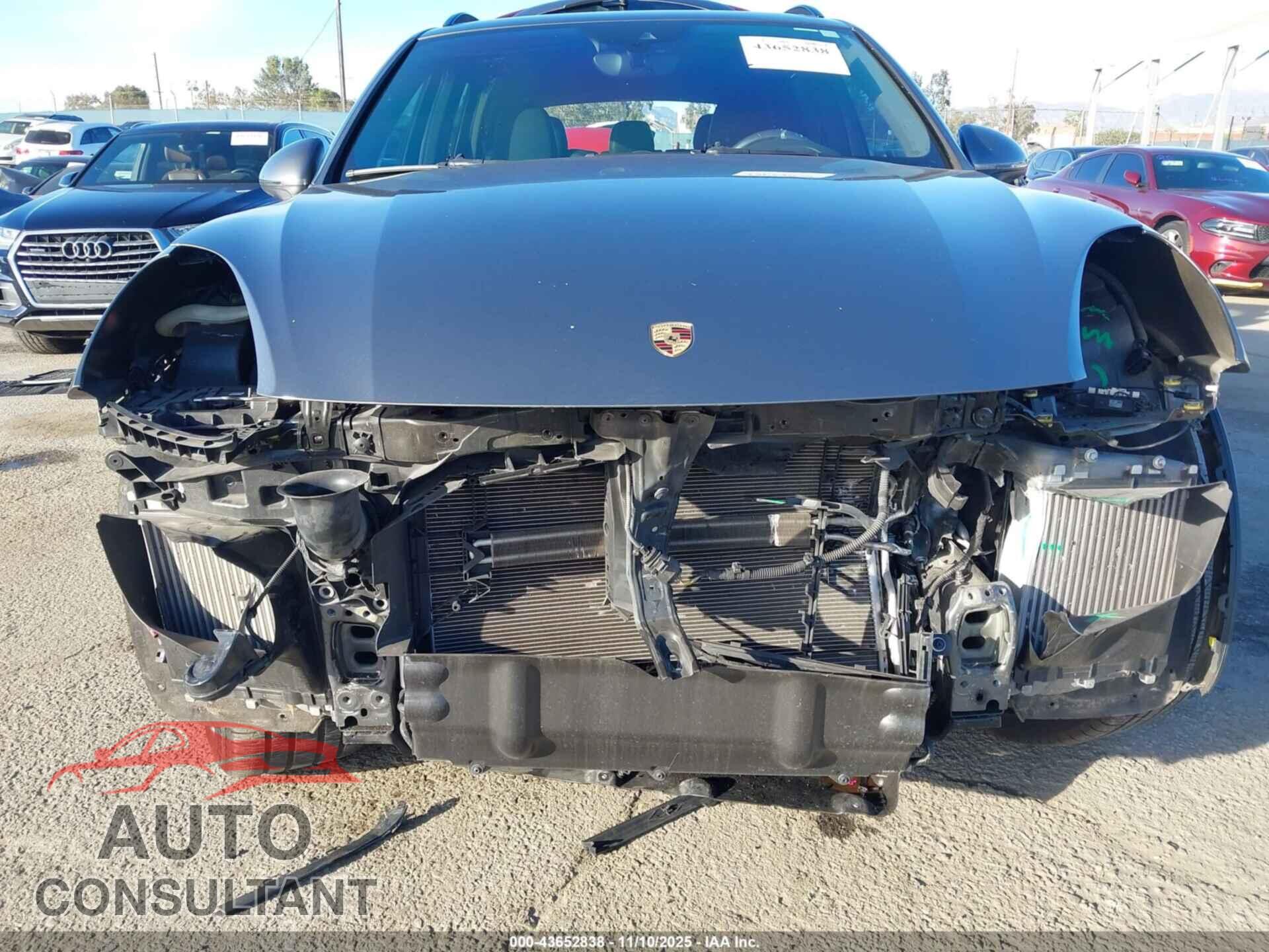 PORSCHE CAYENNE 2017 - WP1AB2A2XHLA50276