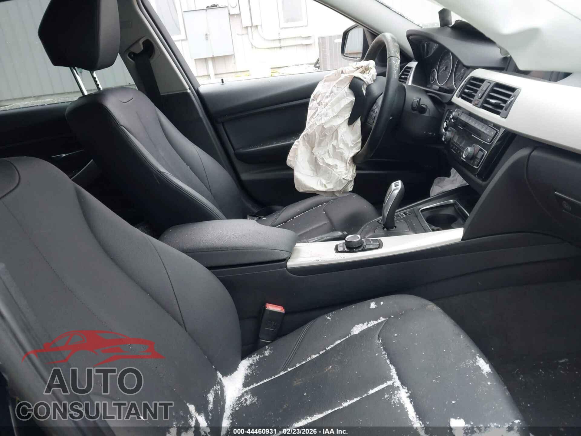 BMW 320I 2016 - WBA8E1G53GNU12287