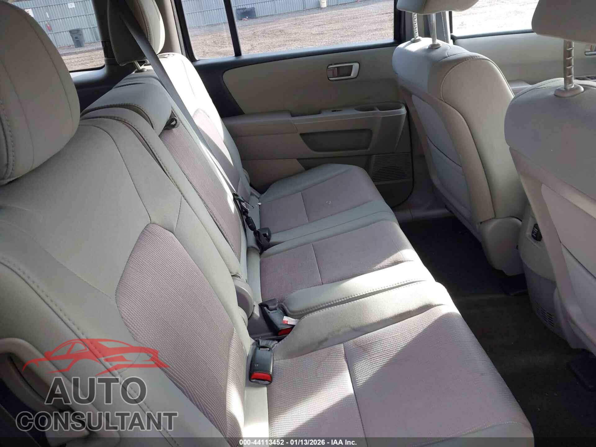 HONDA PILOT 2015 - 5FNYF4H48FB016537