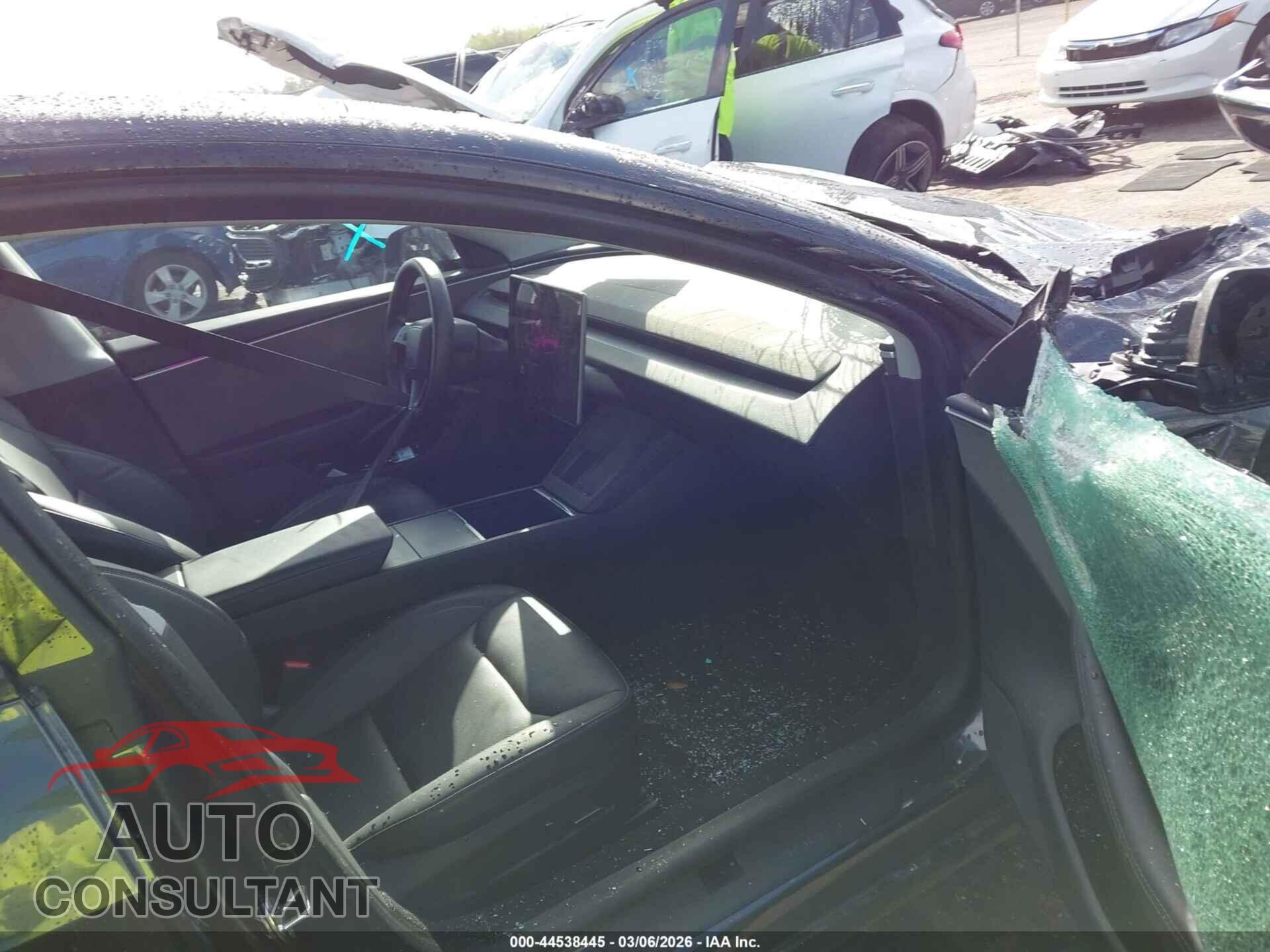 TESLA MODEL 3 2024 - 5YJ3E1EA9RF760156