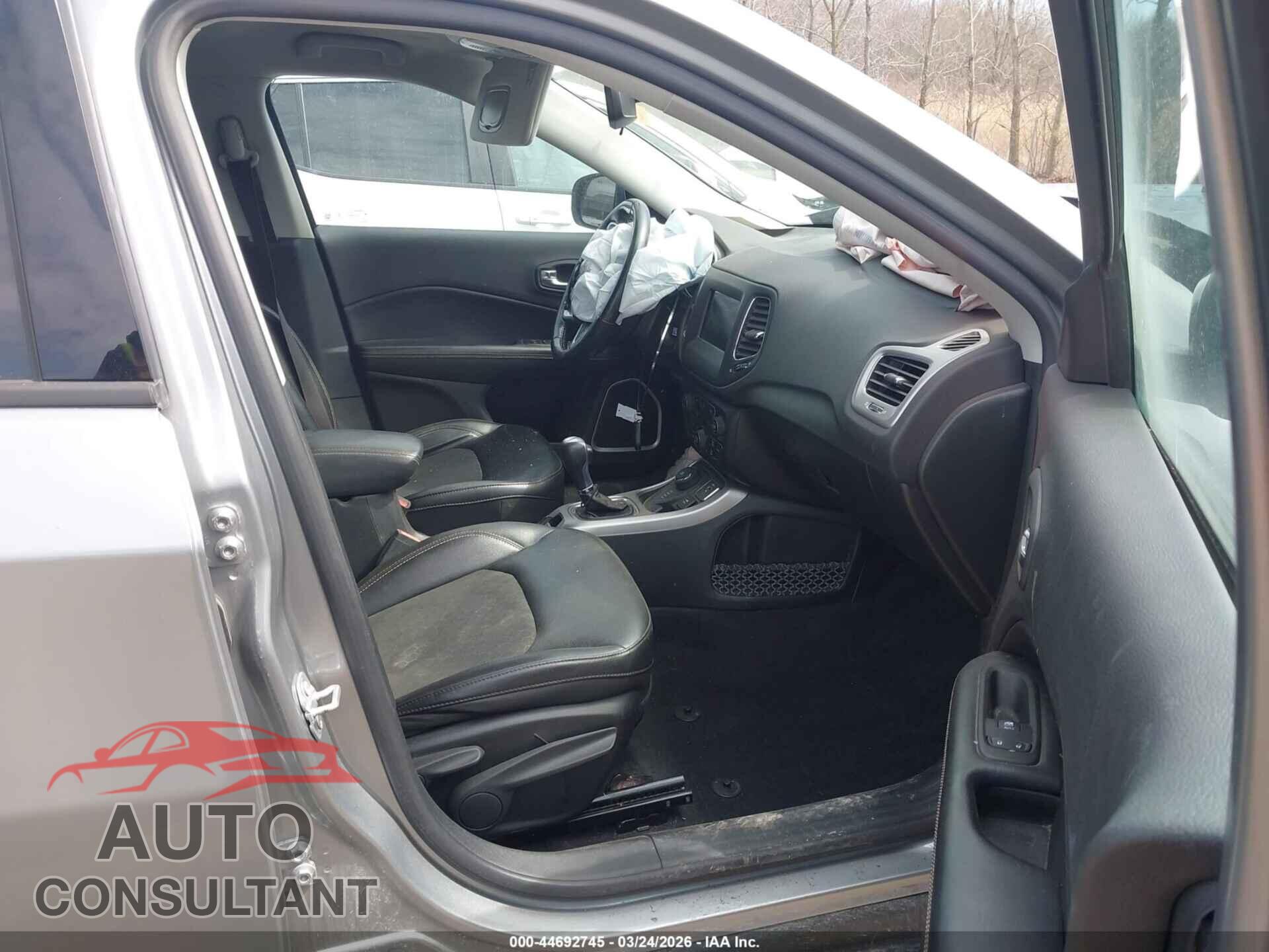 JEEP COMPASS 2020 - 3C4NJDBB8LT245189
