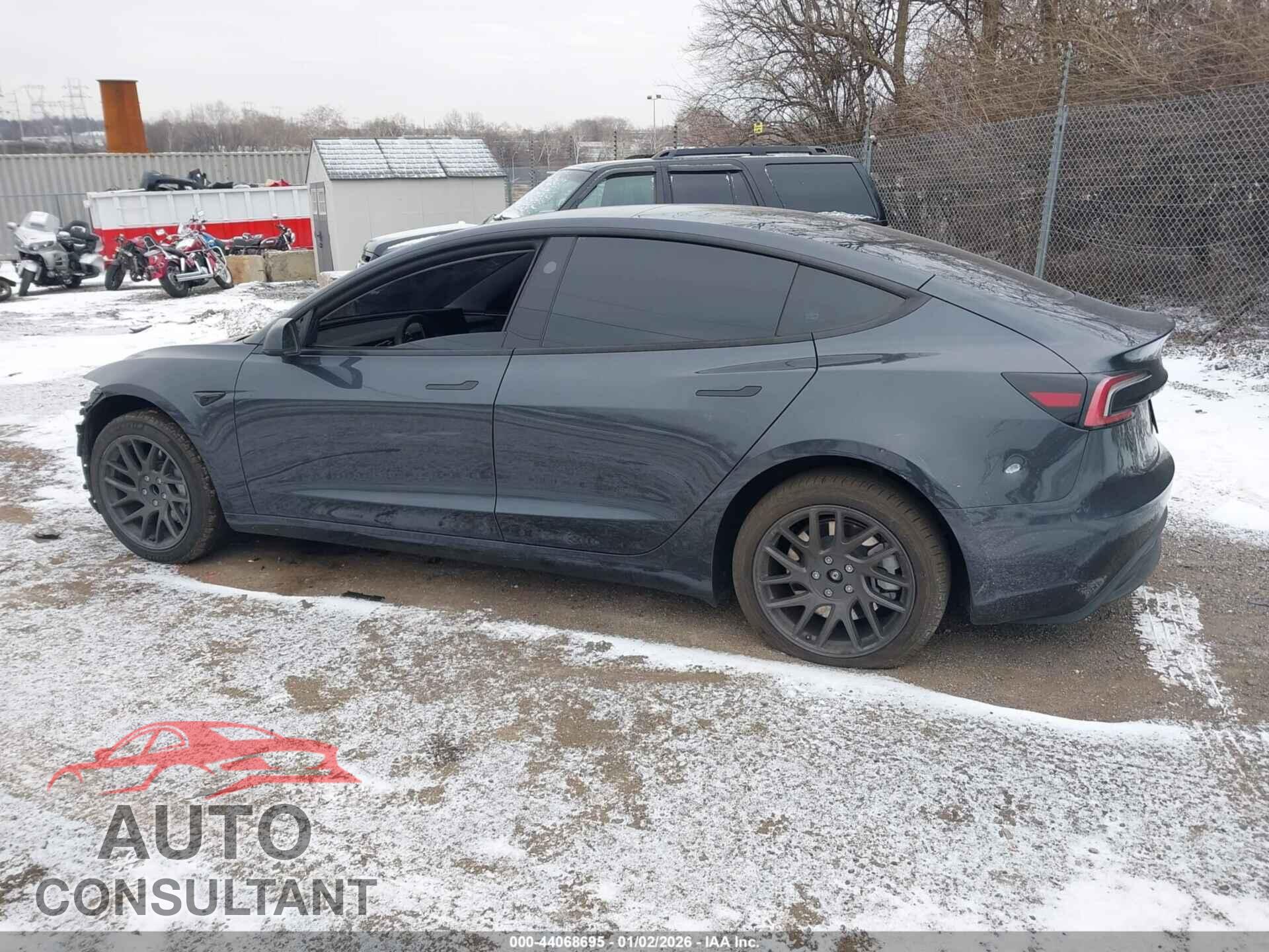 TESLA MODEL 3 2025 - 5YJ3E1EA4SF024120