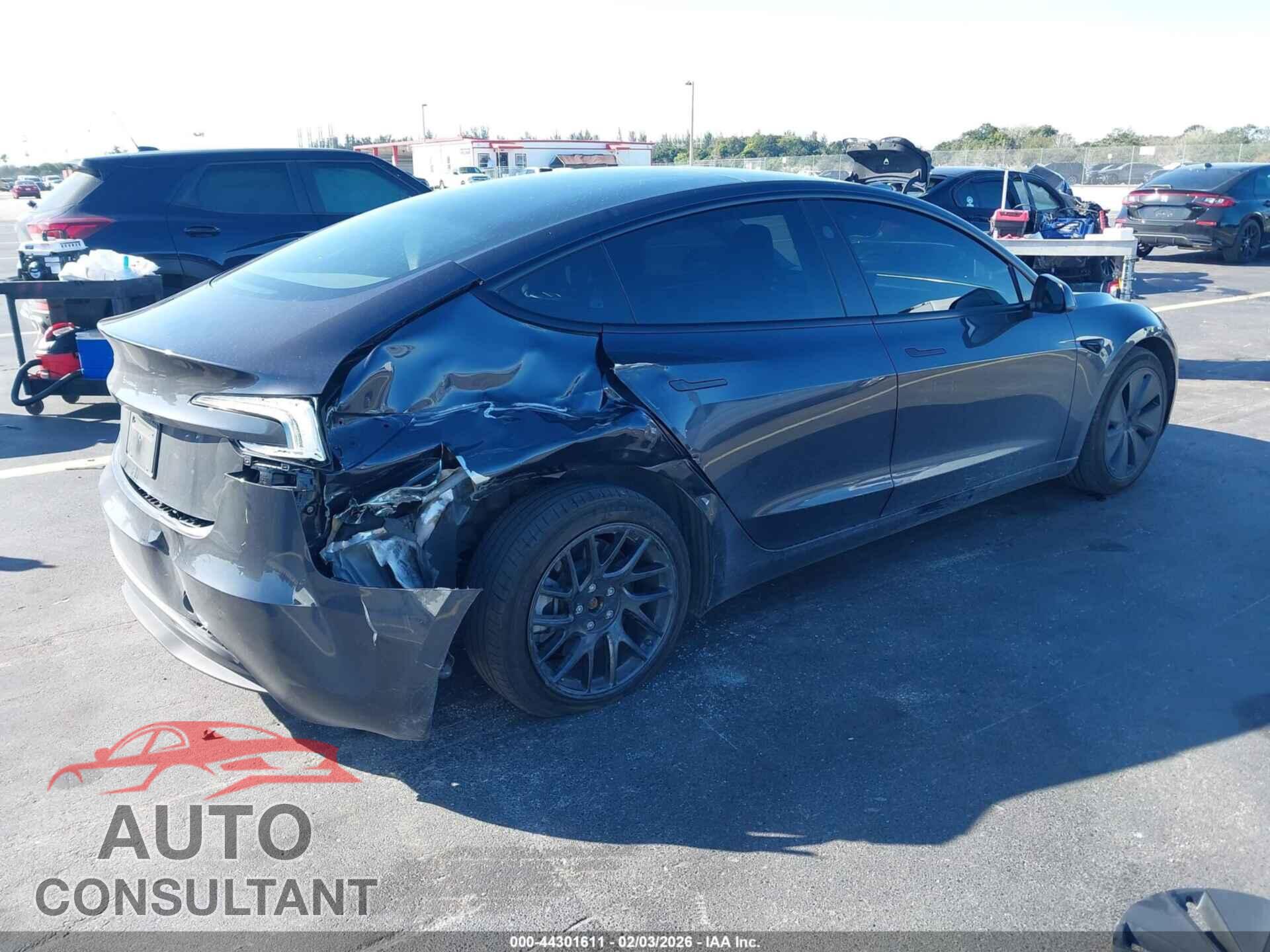 TESLA MODEL 3 2024 - 5YJ3E1EA4RF844689