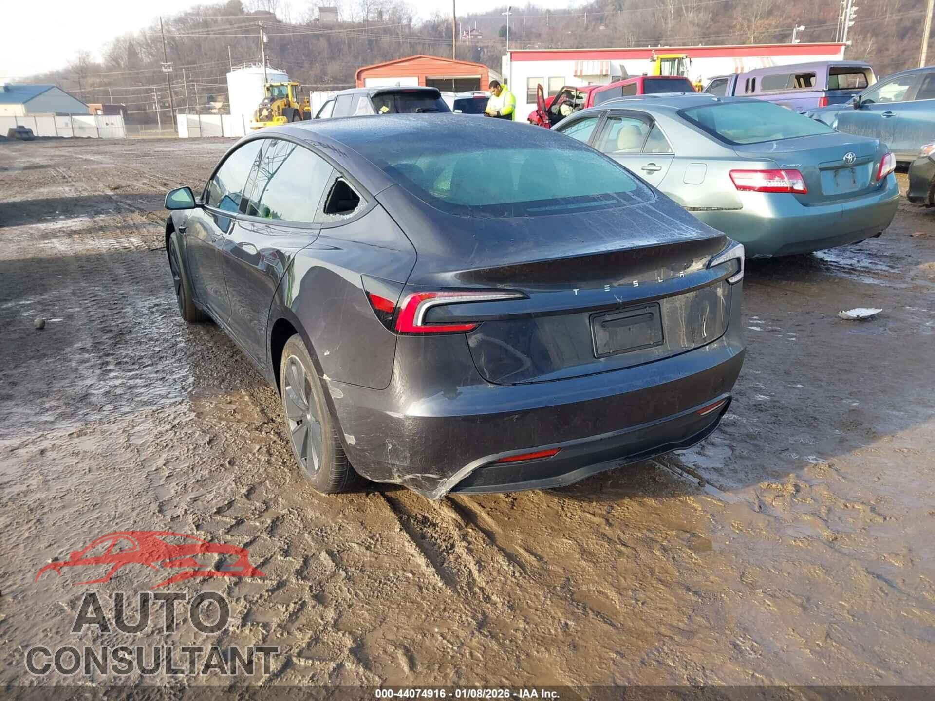 TESLA MODEL 3 2024 - 5YJ3E1EA8RF771584