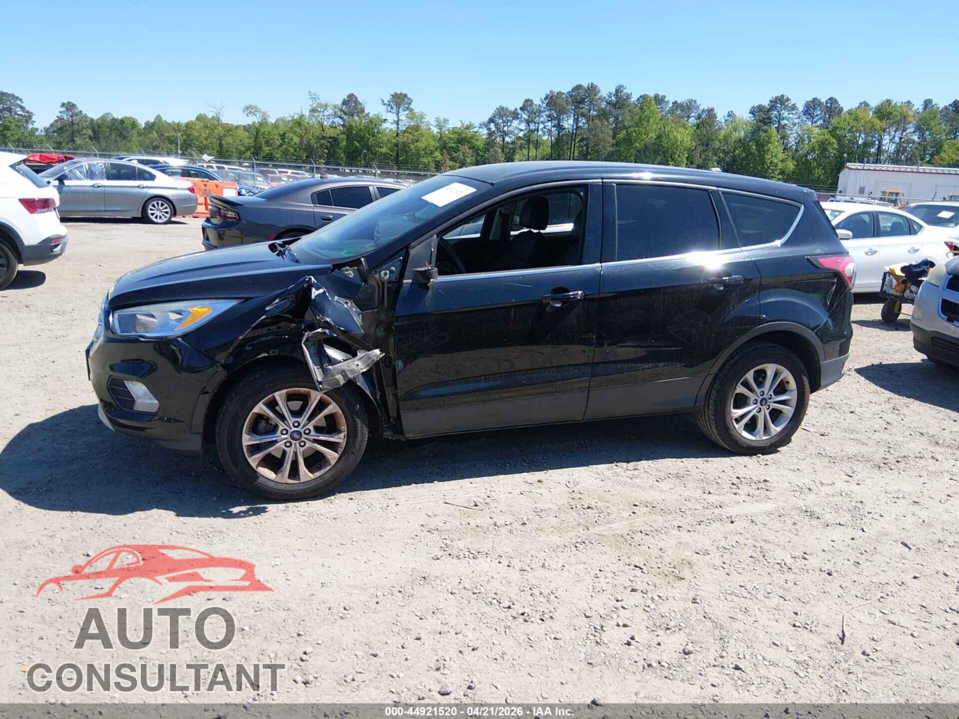 FORD ESCAPE 2017 - 1FMCU0GD5HUA27382
