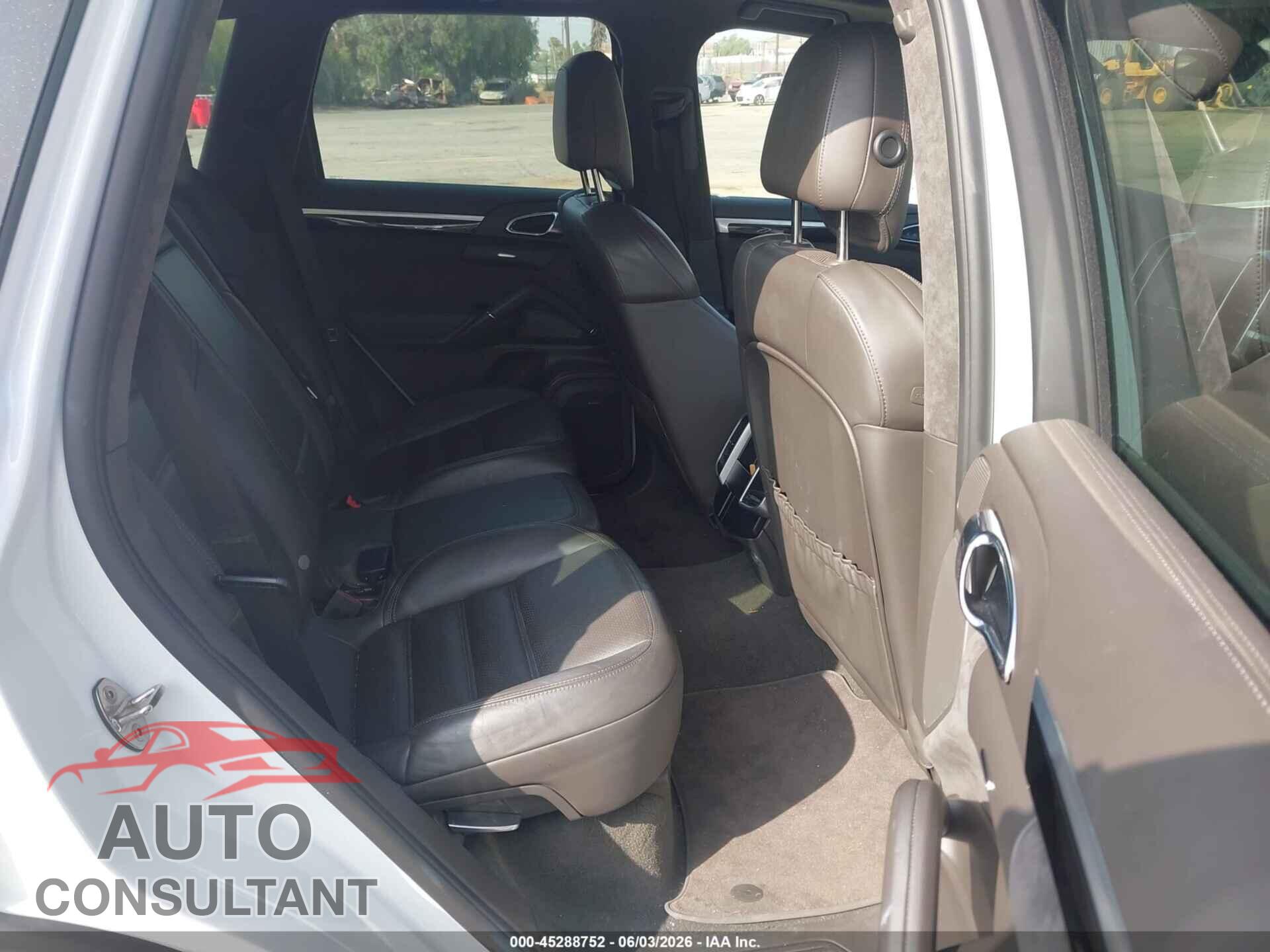 PORSCHE CAYENNE 2016 - WP1AD2A26GLA78942