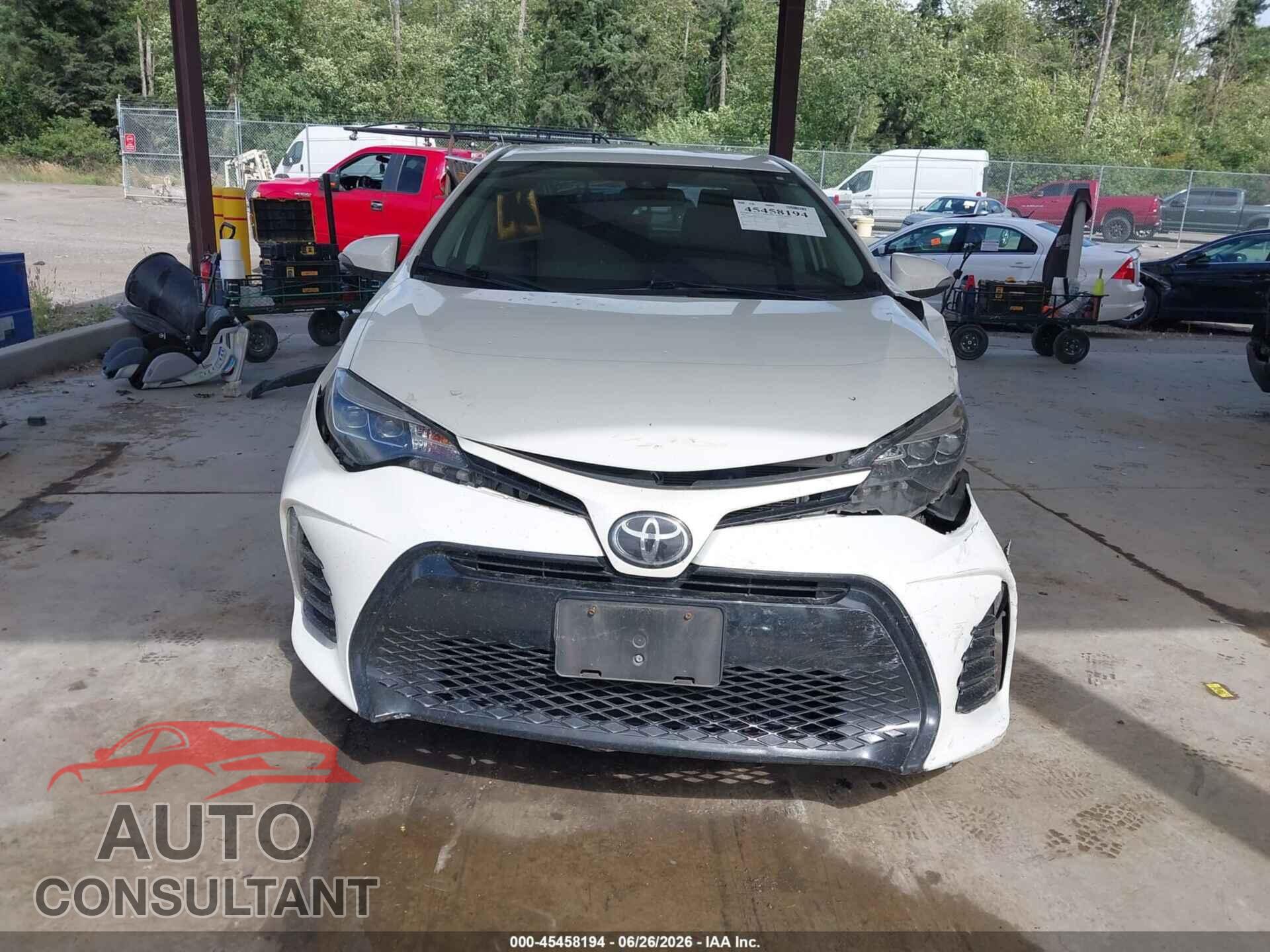 TOYOTA COROLLA 2018 - 5YFBURHE0JP802816