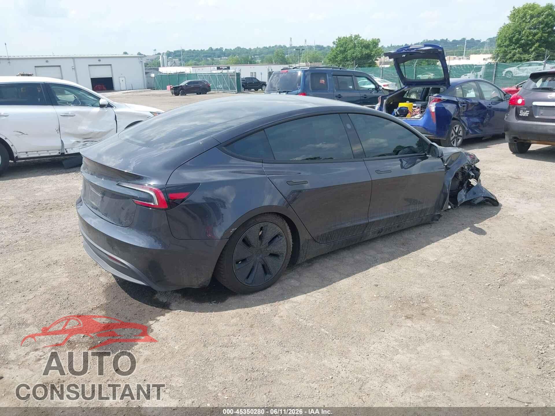 TESLA MODEL 3 2024 - 5YJ3E1EA8RF826454