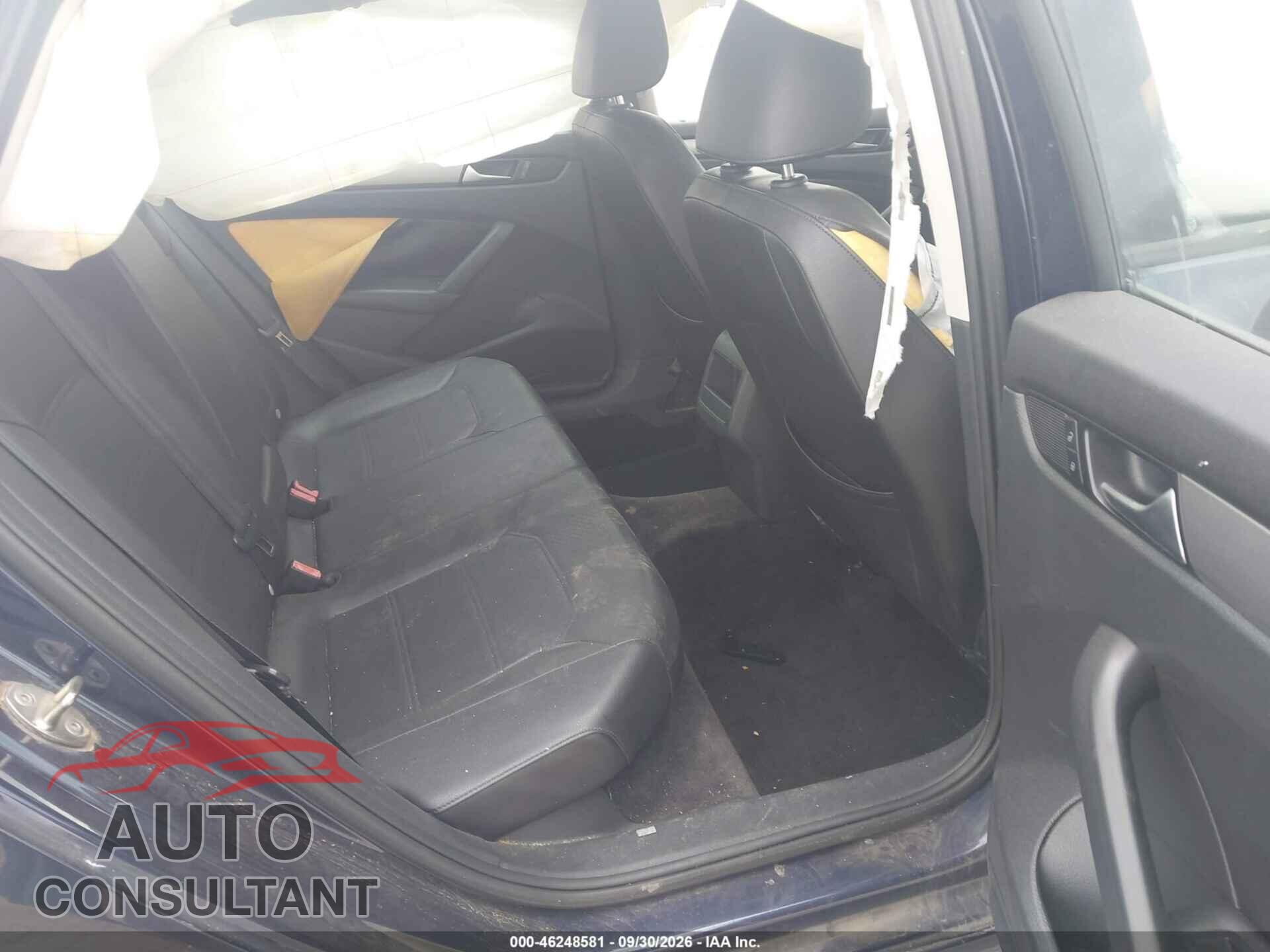 VOLKSWAGEN PASSAT 2015 - 1VWAT7A38FC049190