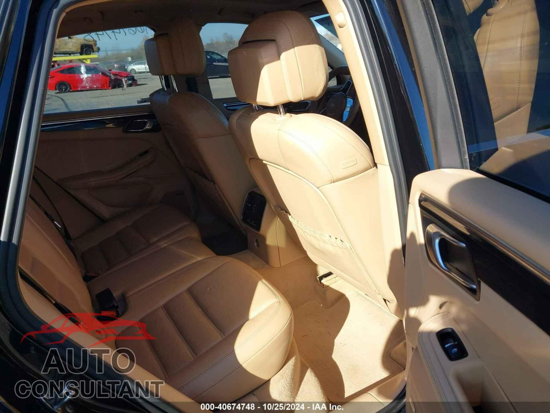PORSCHE MACAN 2015 - WP1AB2A56FLB67716