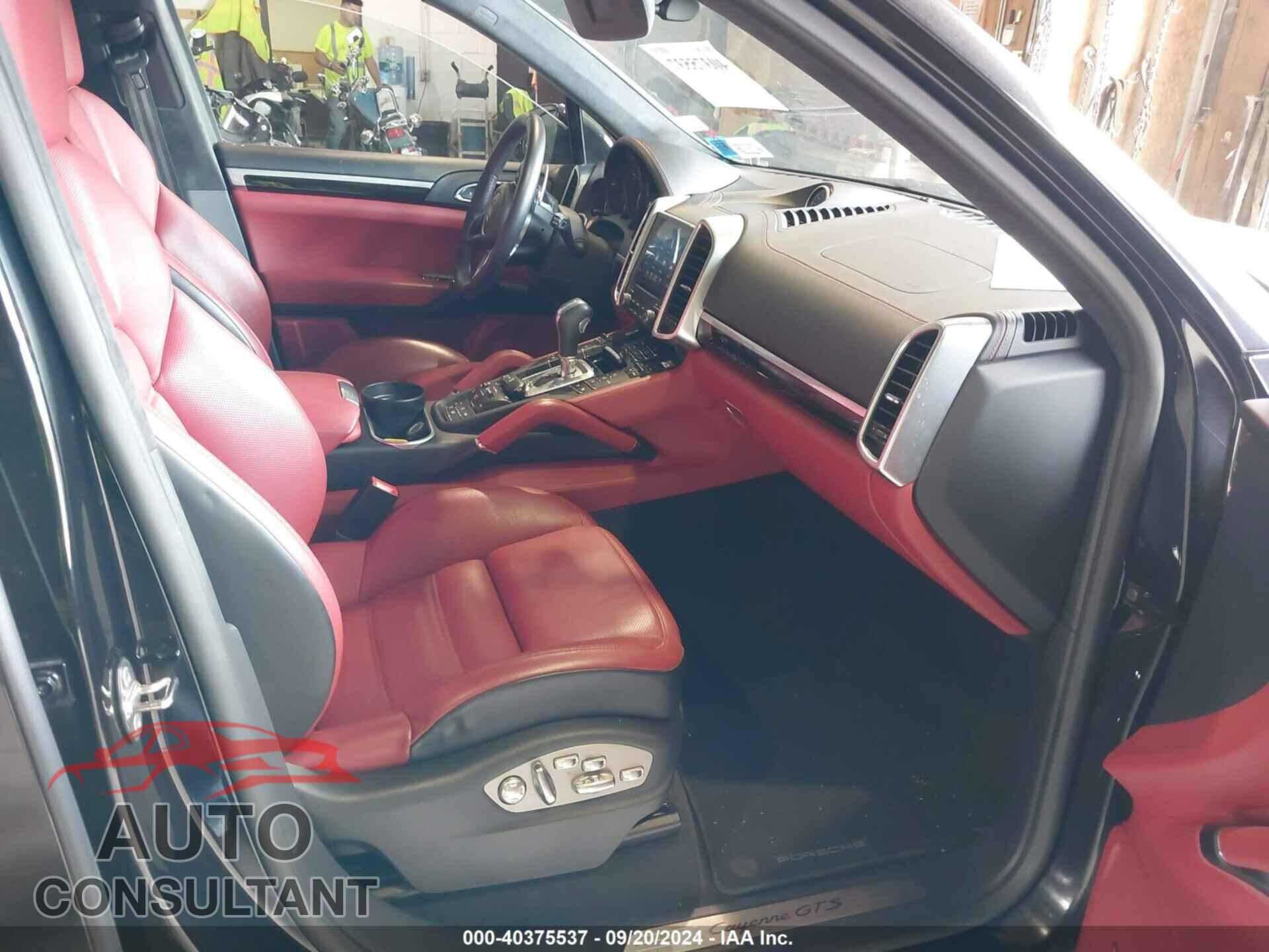PORSCHE CAYENNE 2017 - WP1AD2A28HLA83397