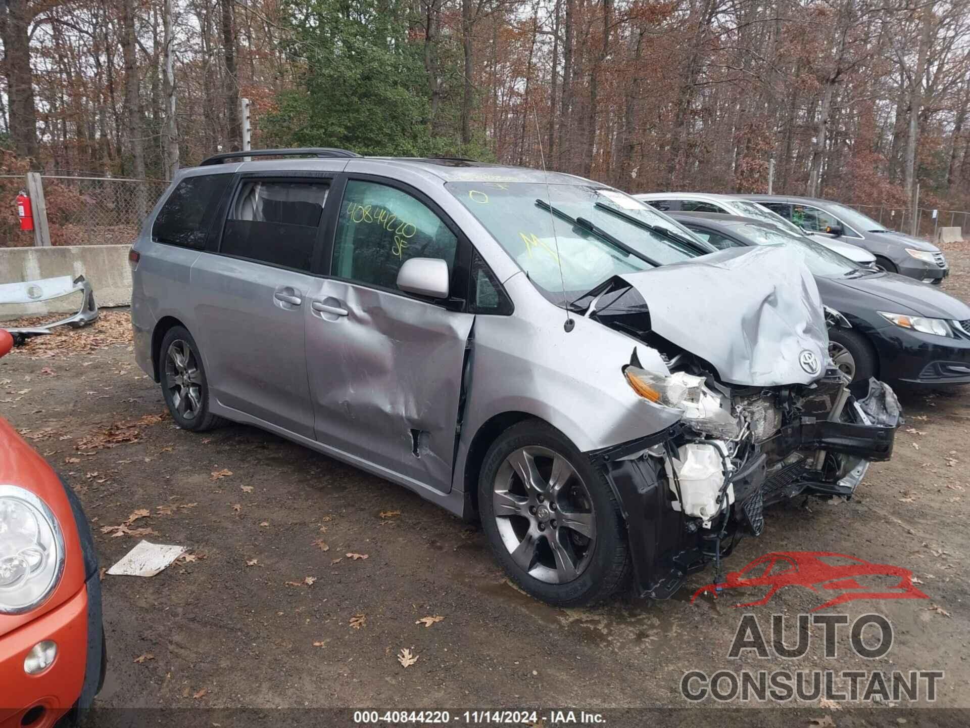 TOYOTA SIENNA 2011 - 5TDXK3DC3BS100155