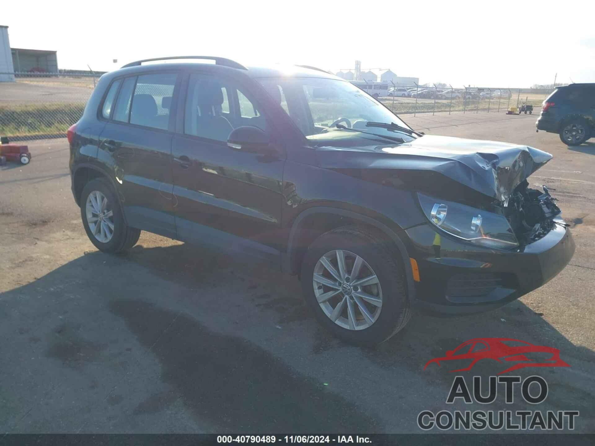 VOLKSWAGEN TIGUAN LIMITED 2018 - WVGAV7AX8JK003286