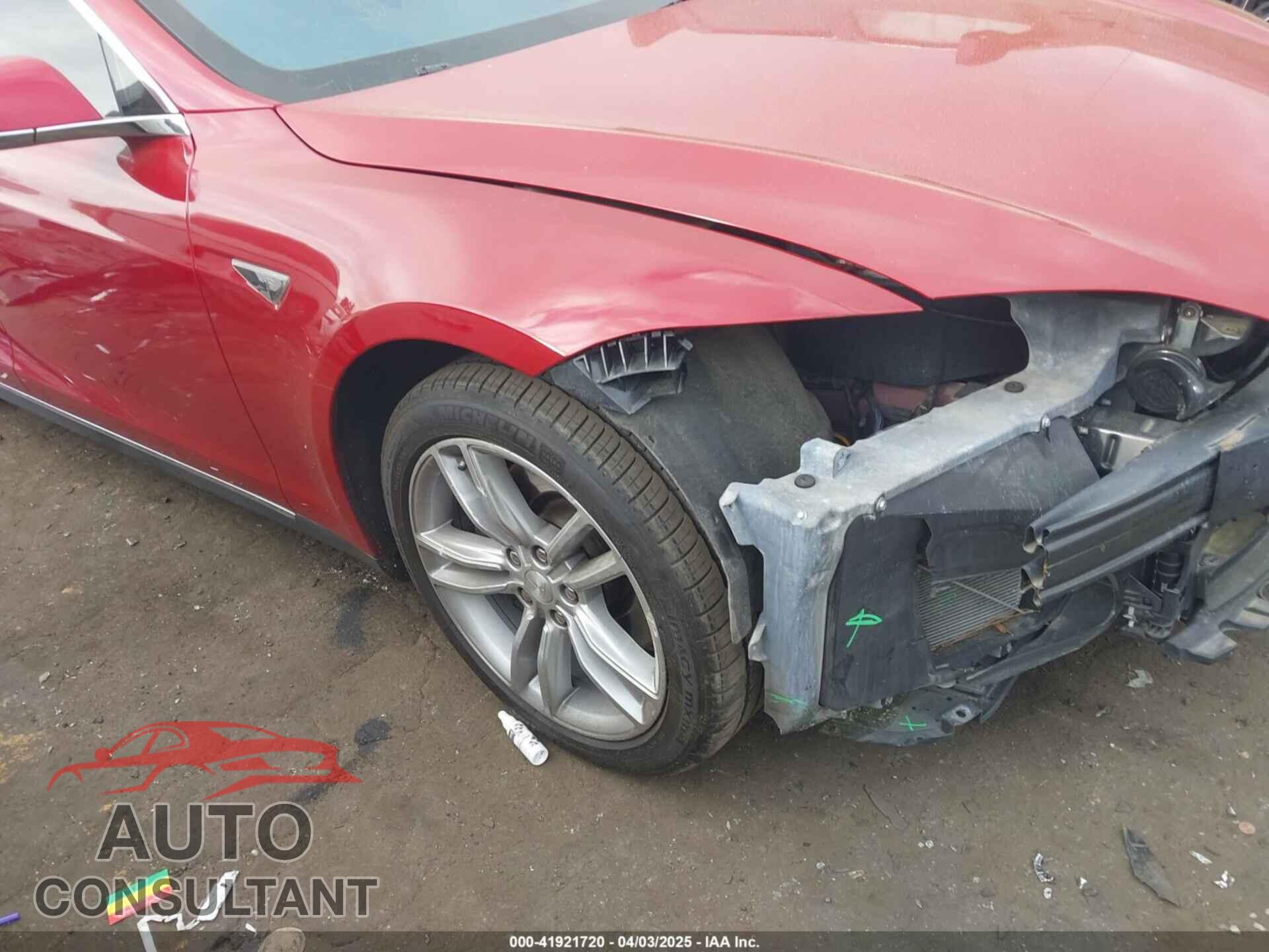 TESLA MODEL S 2013 - 5YJSA1CN1DFP09756