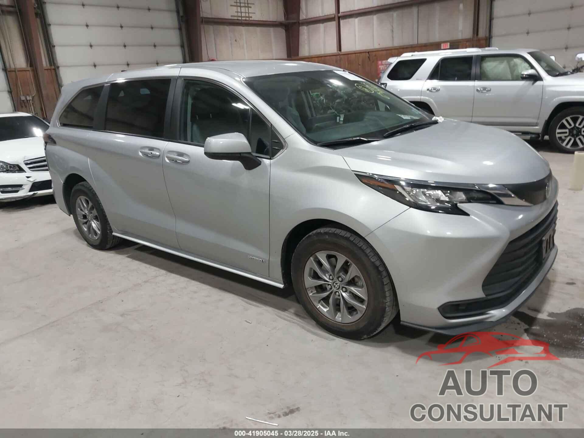 TOYOTA SIENNA 2021 - 5TDKRKEC9MS043624