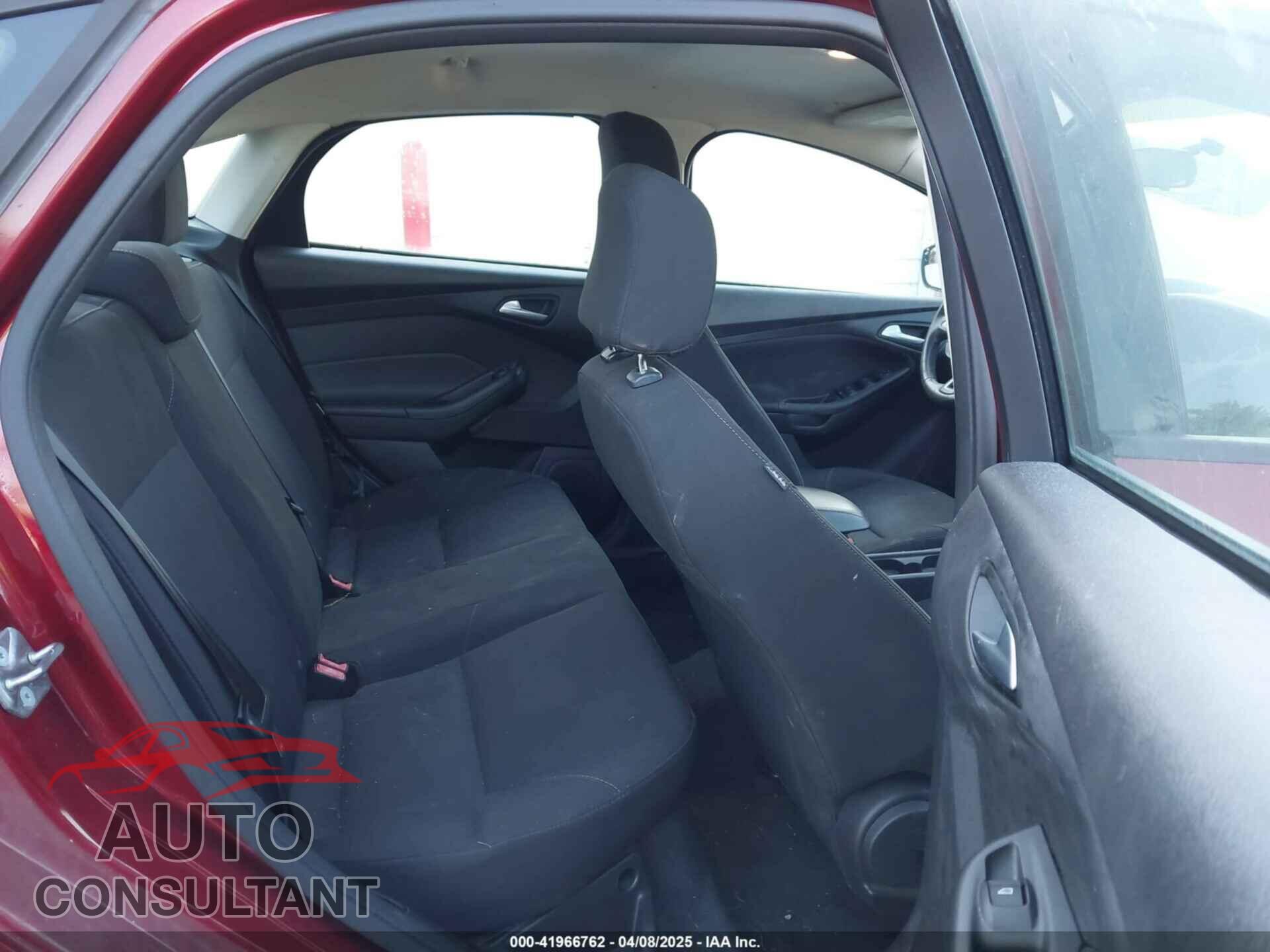 FORD FOCUS 2015 - 1FADP3F23FL298158