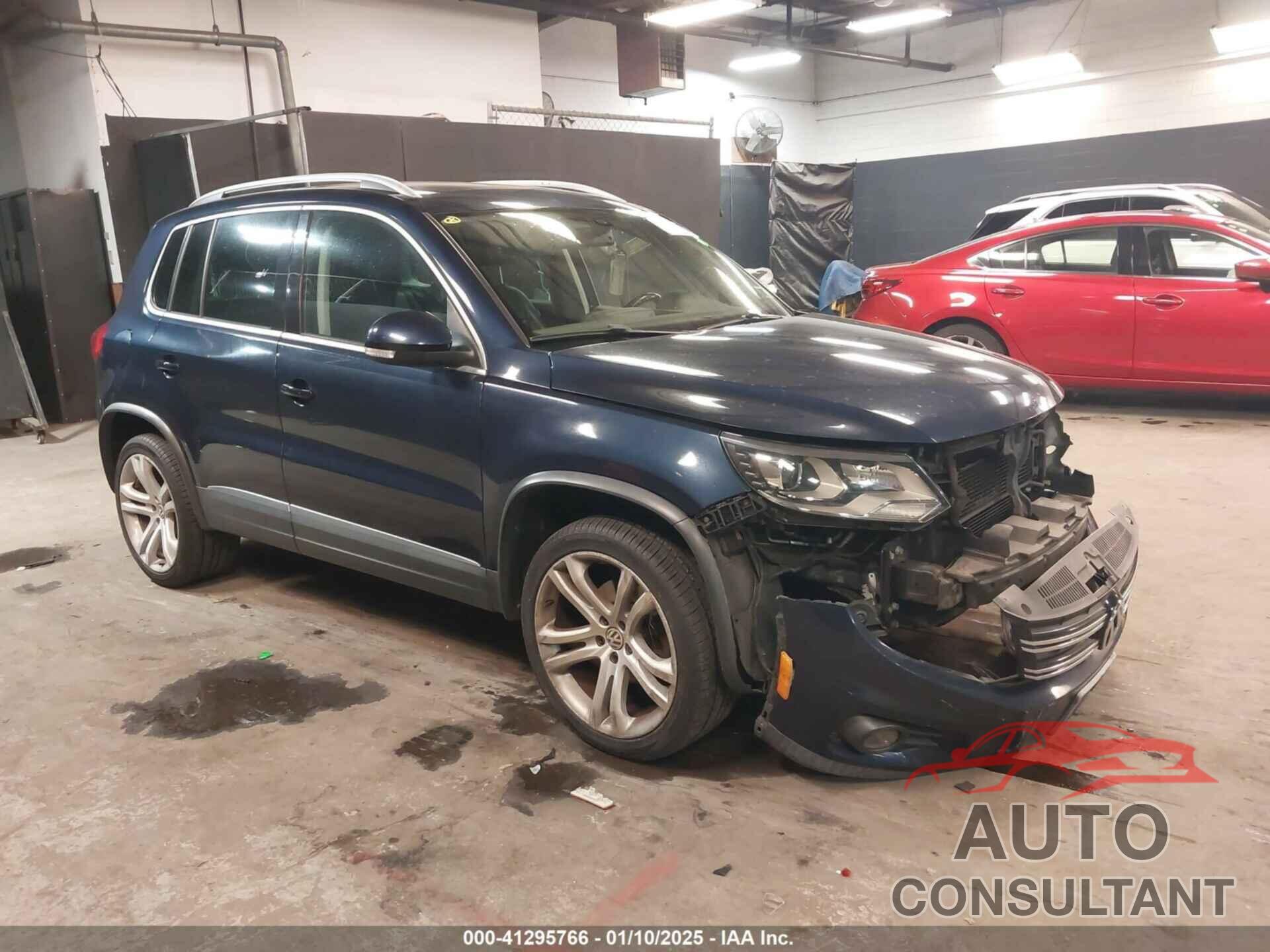 VOLKSWAGEN TIGUAN 2012 - WVGBV7AX6CW000550