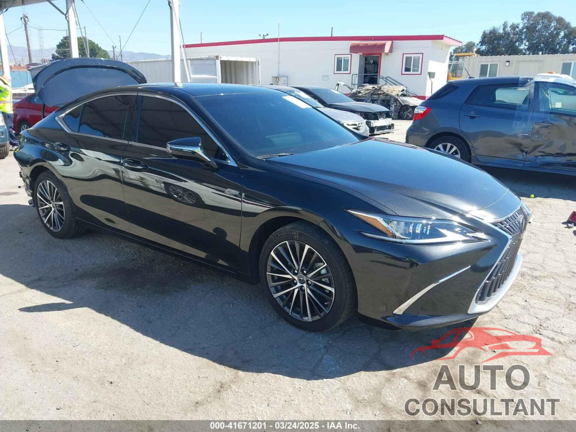 LEXUS ES 300H 2024 - 58ADA1C15RU047172