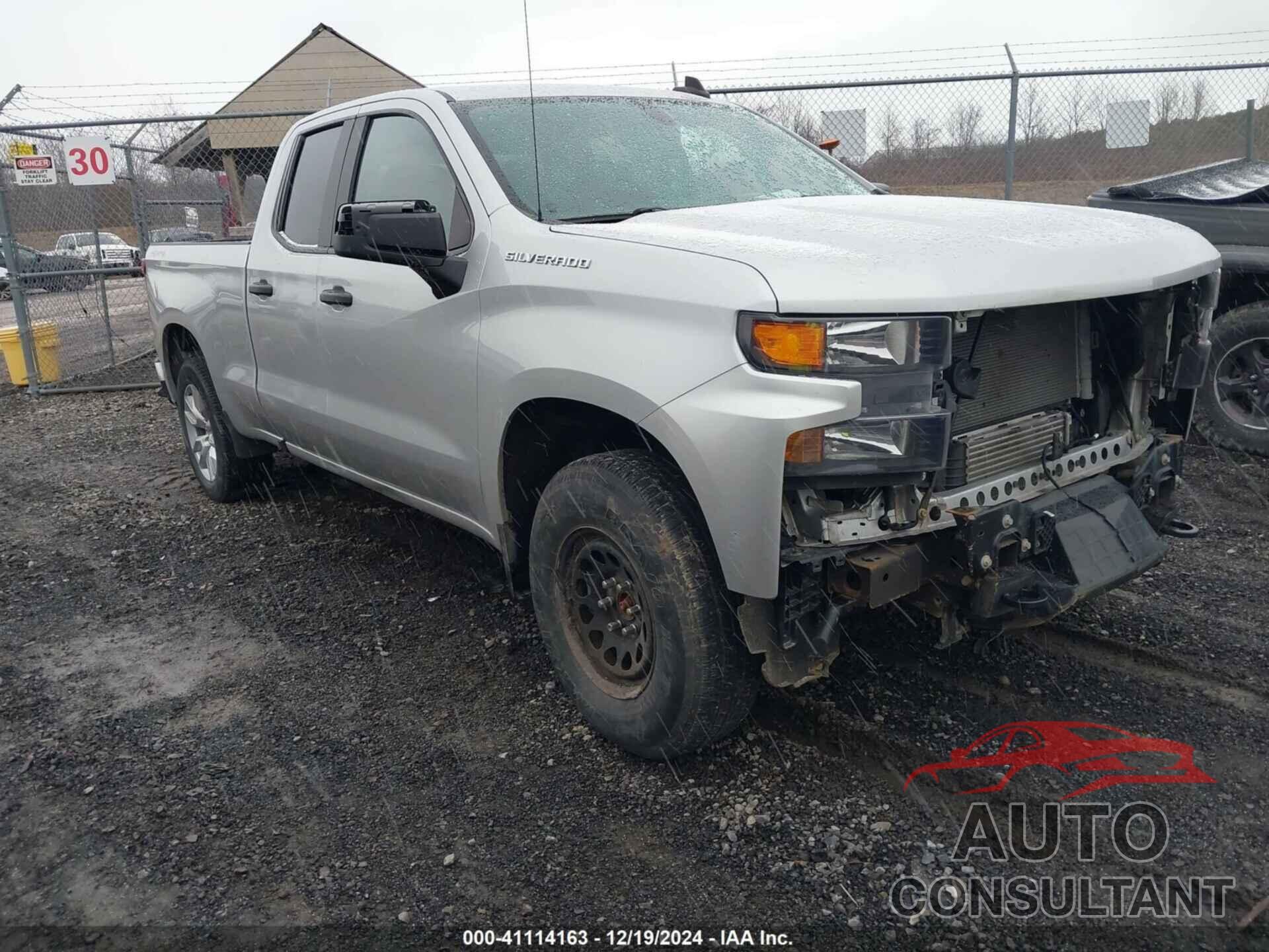 CHEVROLET SILVERADO 1500 2021 - 1GCRYBEK3MZ111360