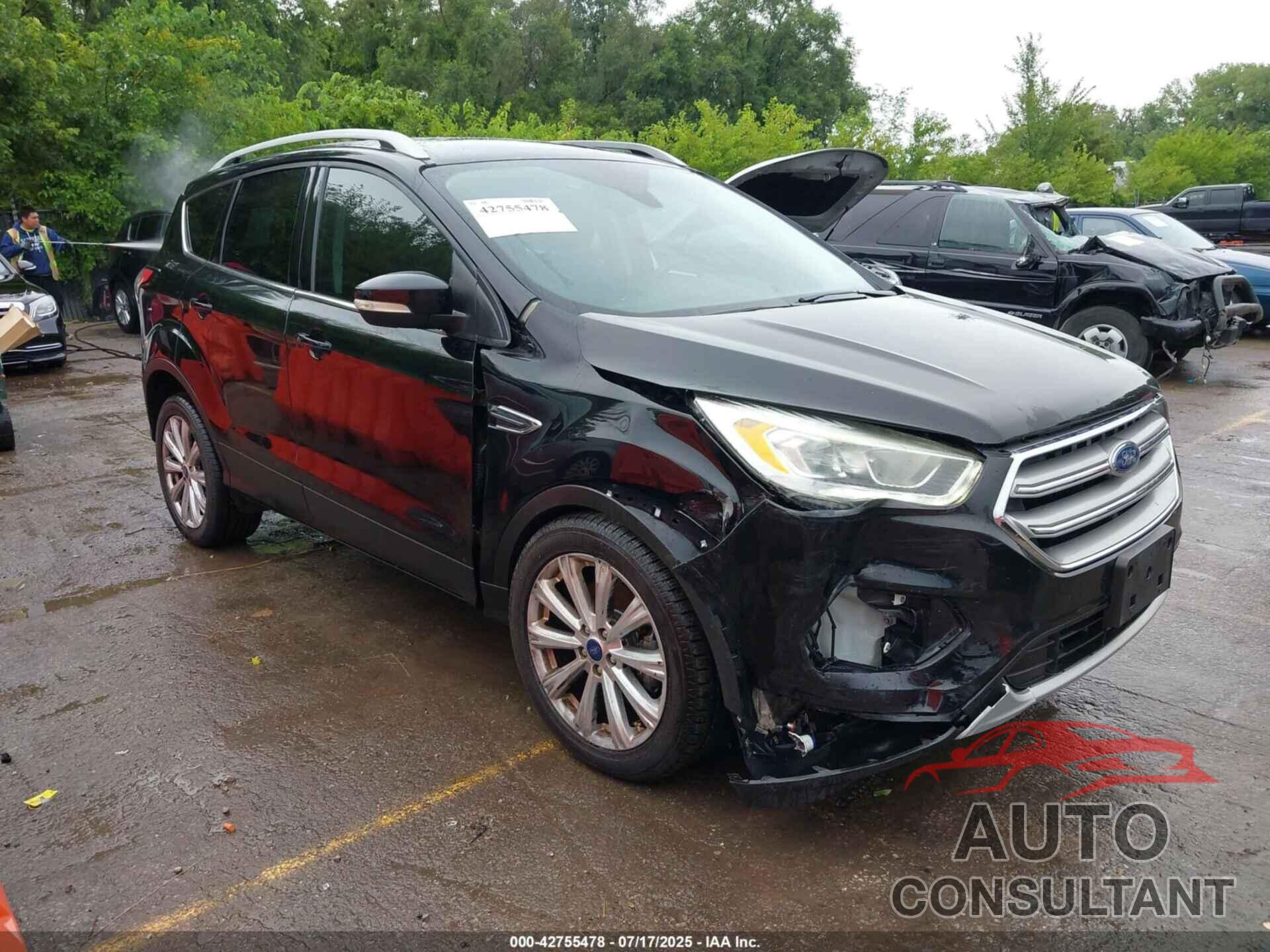 FORD ESCAPE 2017 - 1FMCU9J99HUD96271