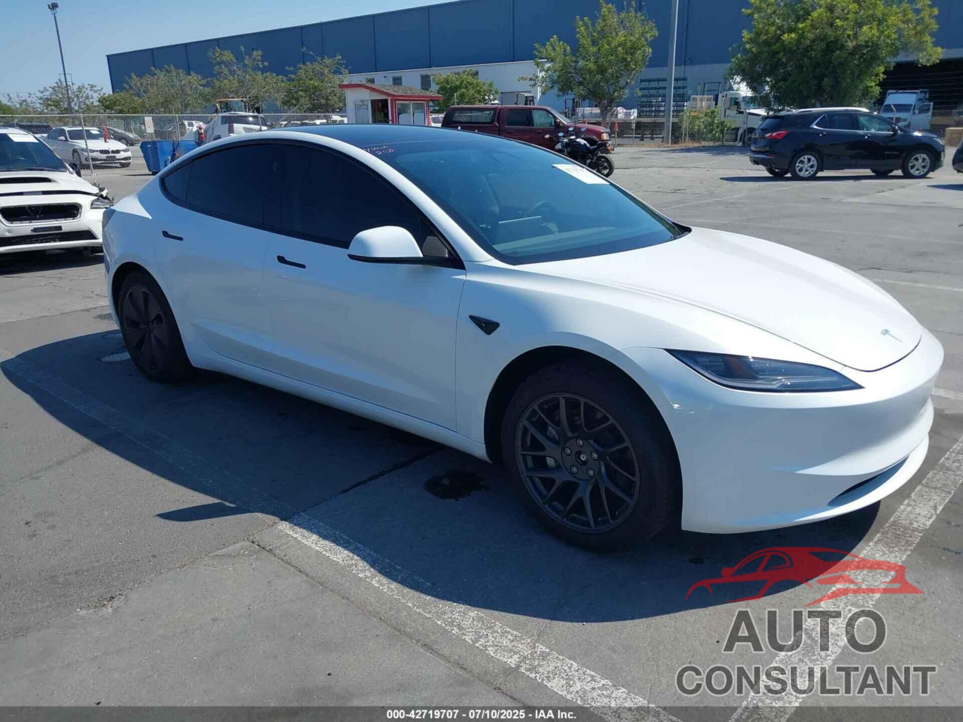 TESLA MODEL 3 2025 - 5YJ3E1EB3SF914858
