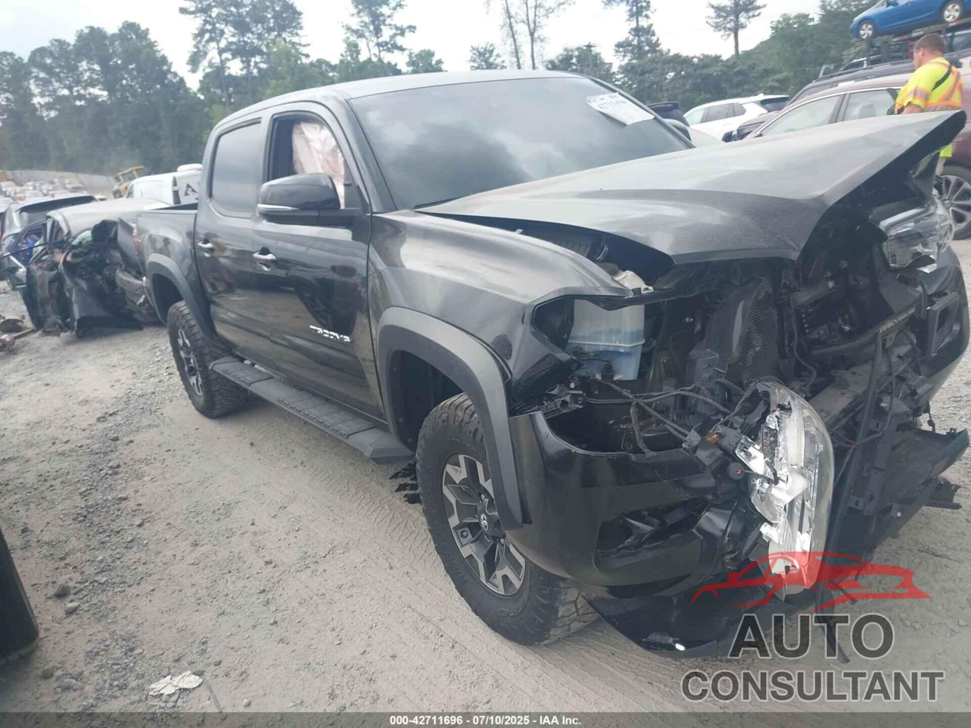 TOYOTA TACOMA 2018 - 5TFAZ5CNXJX061007