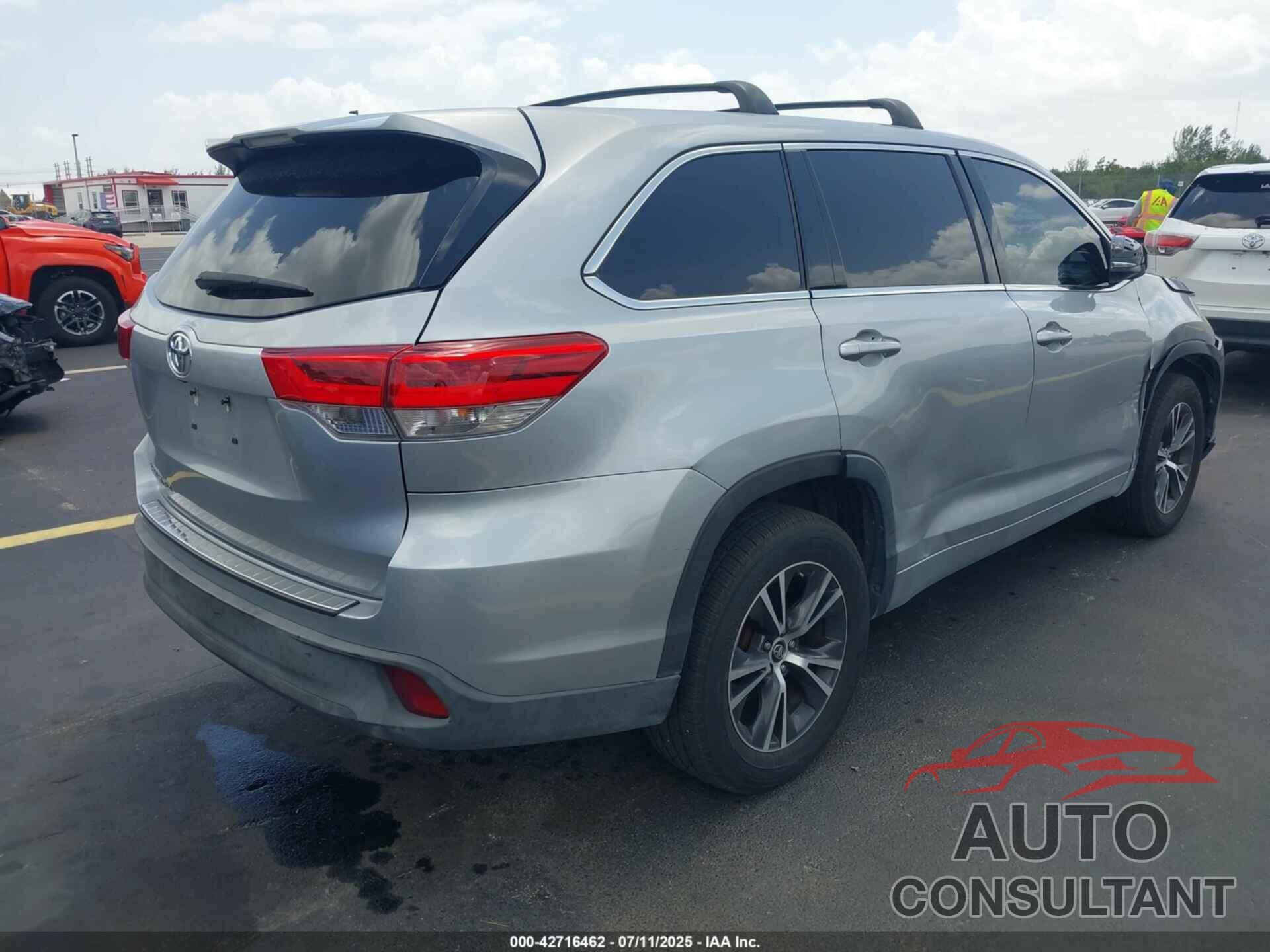 TOYOTA HIGHLANDER 2017 - 5TDZARFH1HS030302
