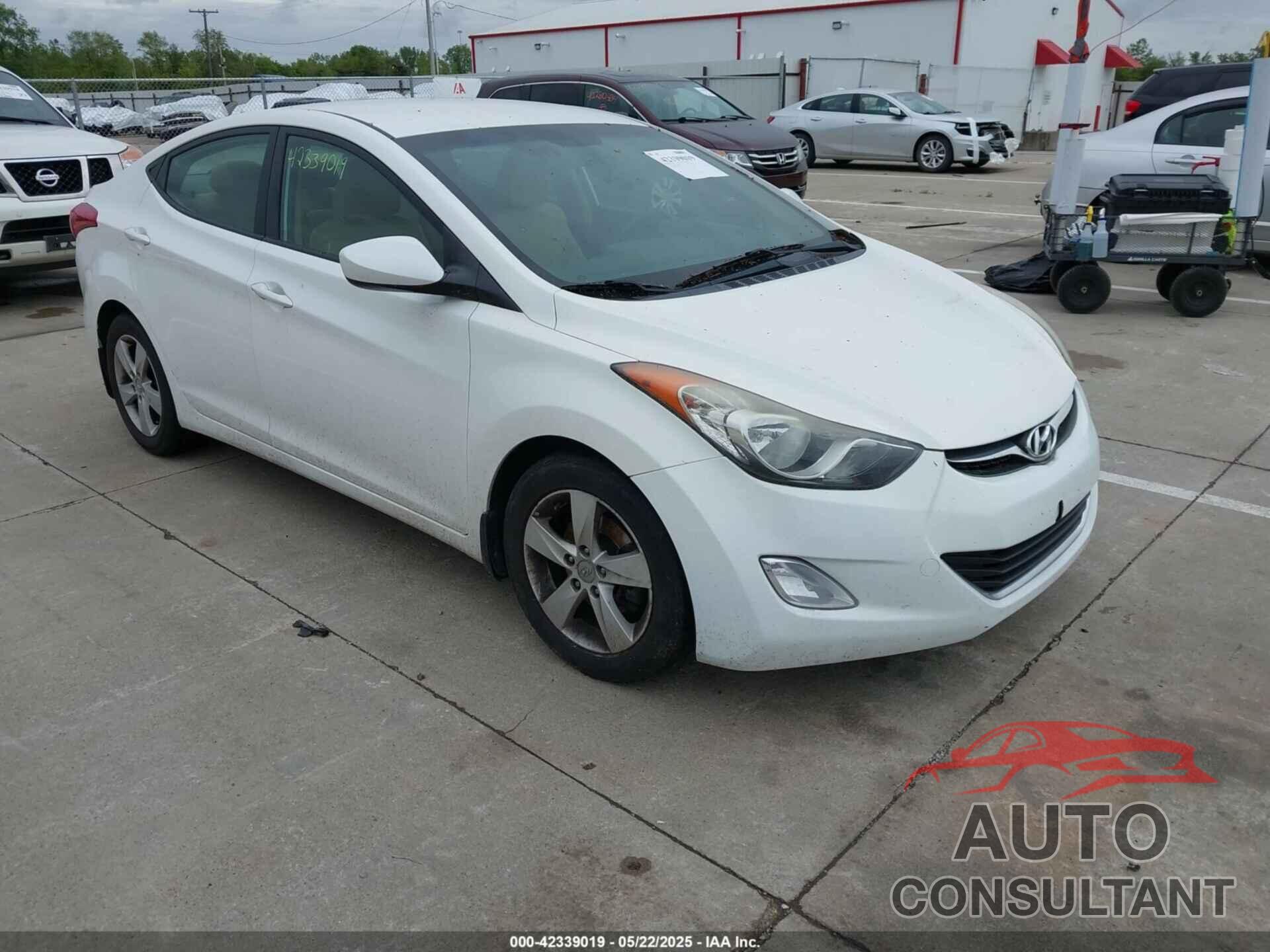 HYUNDAI ELANTRA 2013 - 5NPDH4AE9DH300589