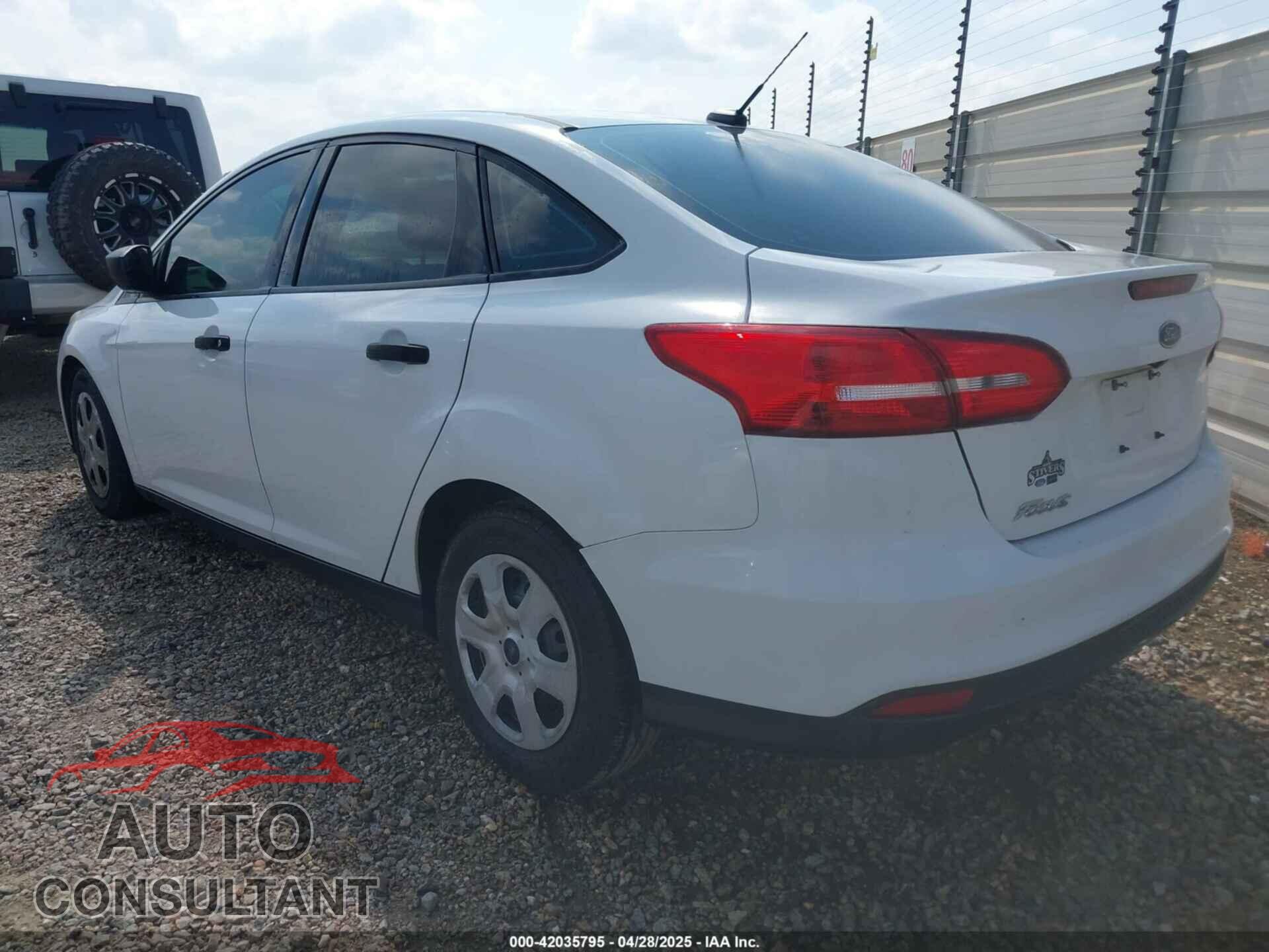 FORD FOCUS 2017 - 1FADP3E21HL201625