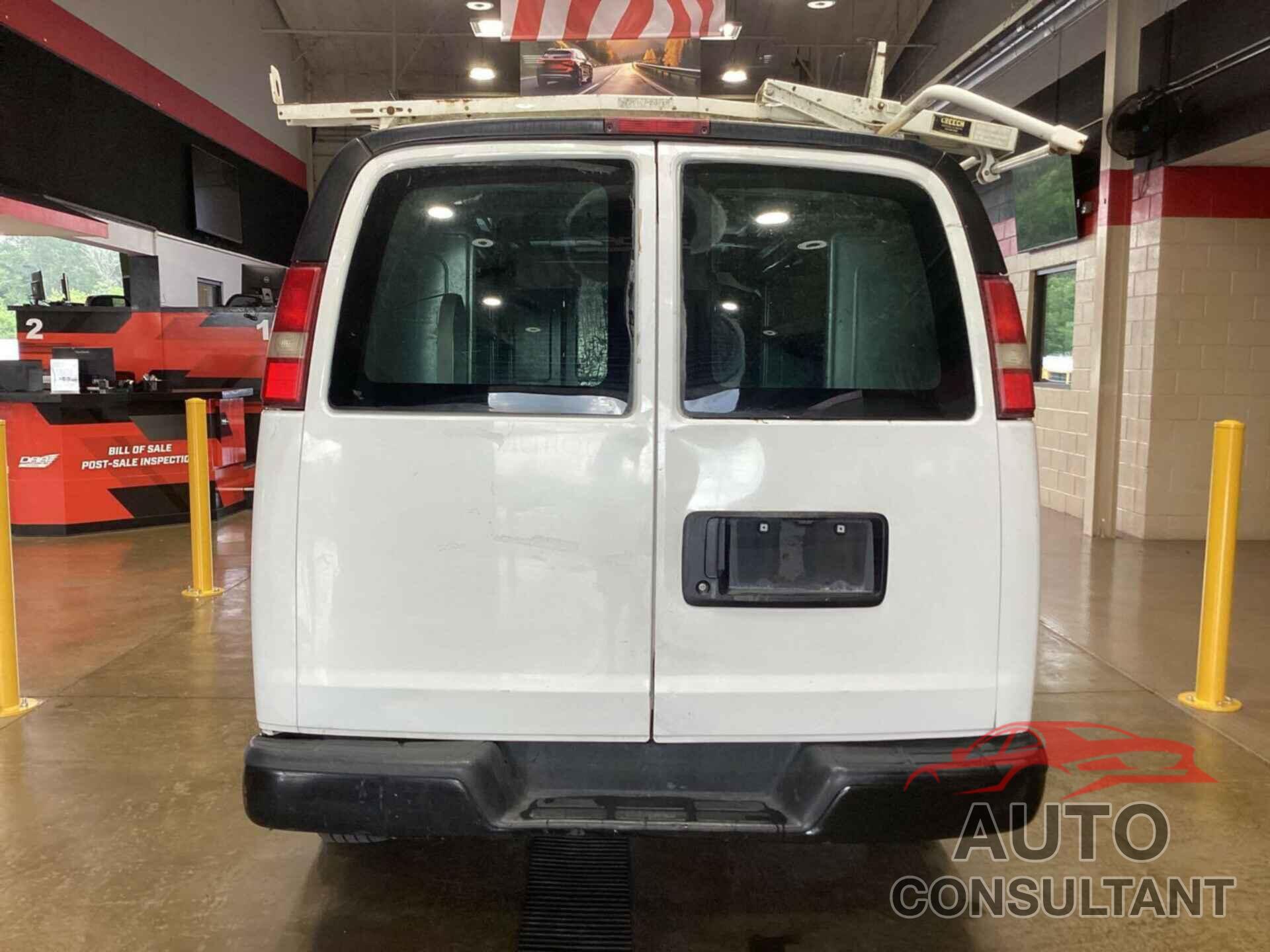 CHEVROLET EXPRESS G2500 2015 - 1GCWGFCF7F1280429