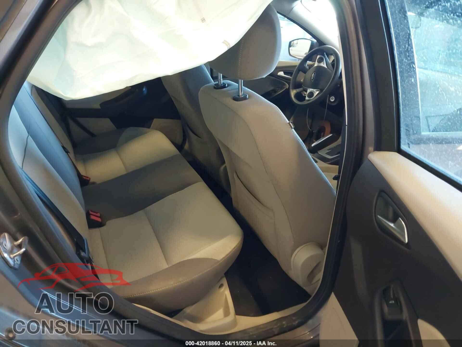FORD FOCUS 2013 - 1FADP3F20DL144875