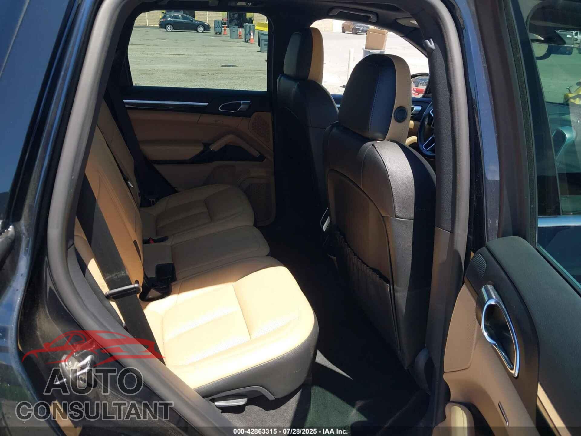 PORSCHE CAYENNE 2017 - WP1AA2A26HKA89780