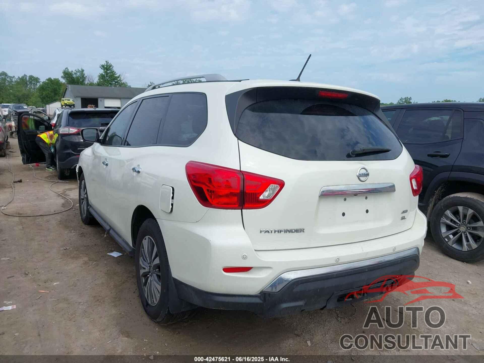 NISSAN PATHFINDER 2017 - 5N1DR2MM9HC642769