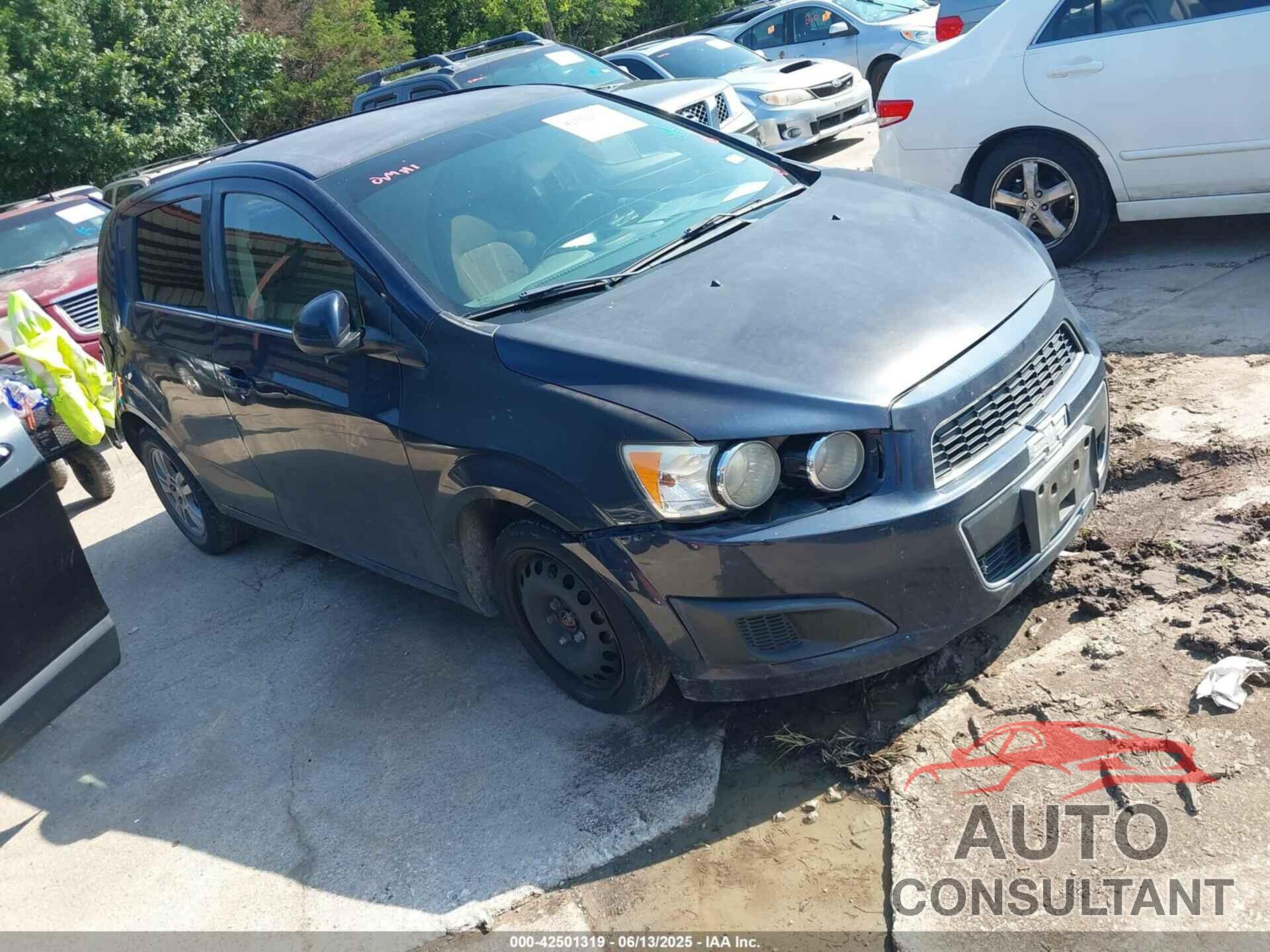 CHEVROLET SONIC 2016 - 1G1JC6SH1G4121018