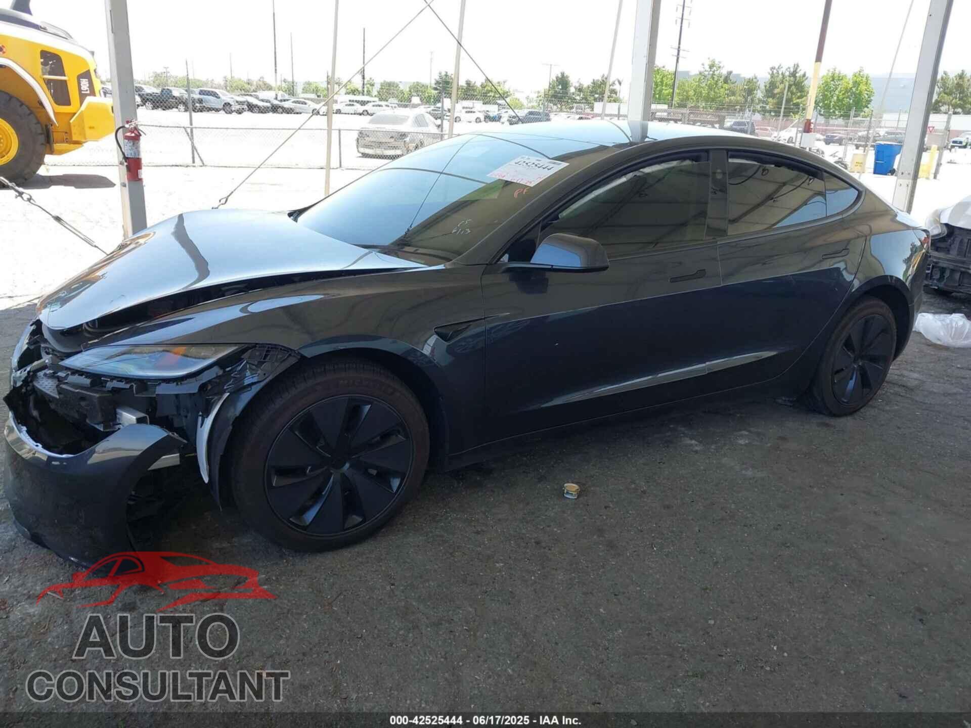 TESLA MODEL 3 2025 - 5YJ3E1EA5SF978214