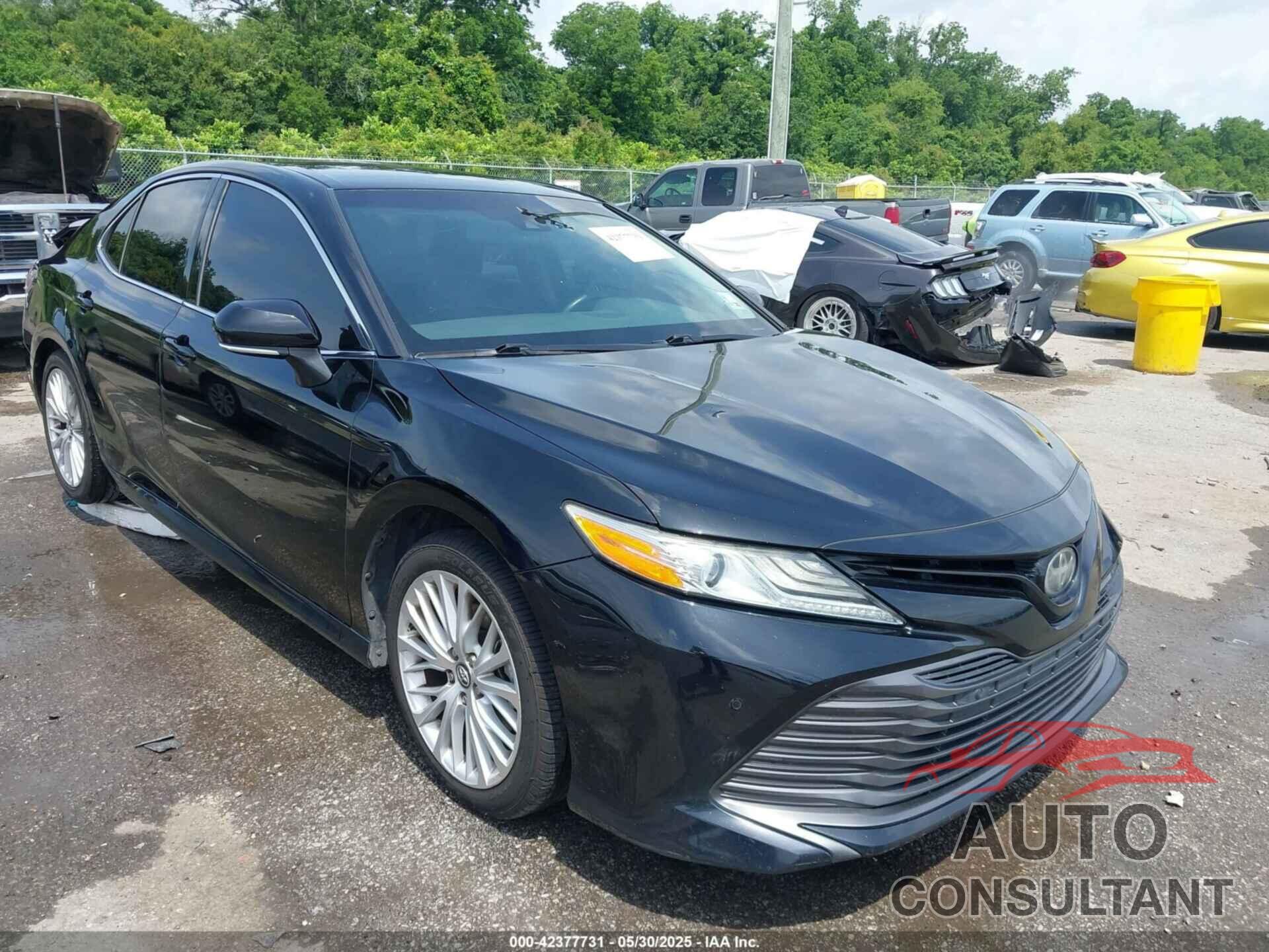 TOYOTA CAMRY 2018 - 4T1B11HK7JU020611