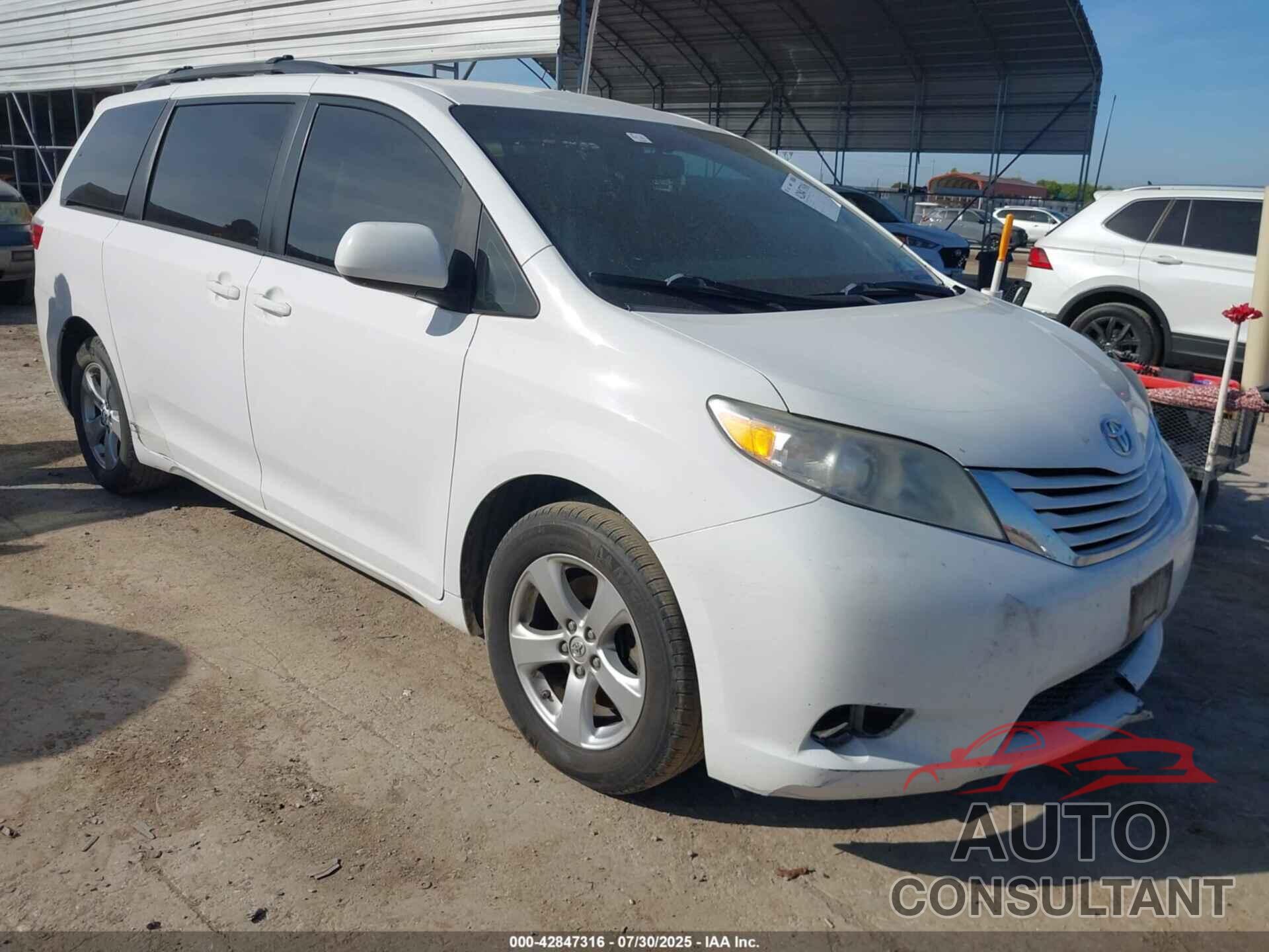 TOYOTA SIENNA 2017 - 5TDKZ3DC8HS885657