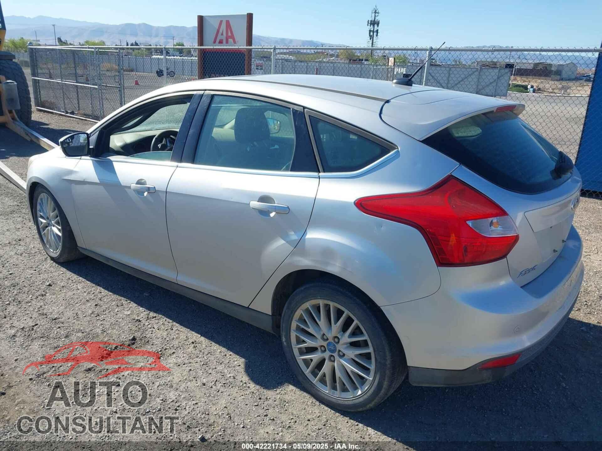 FORD FOCUS 2012 - 1FAHP3M22CL175645