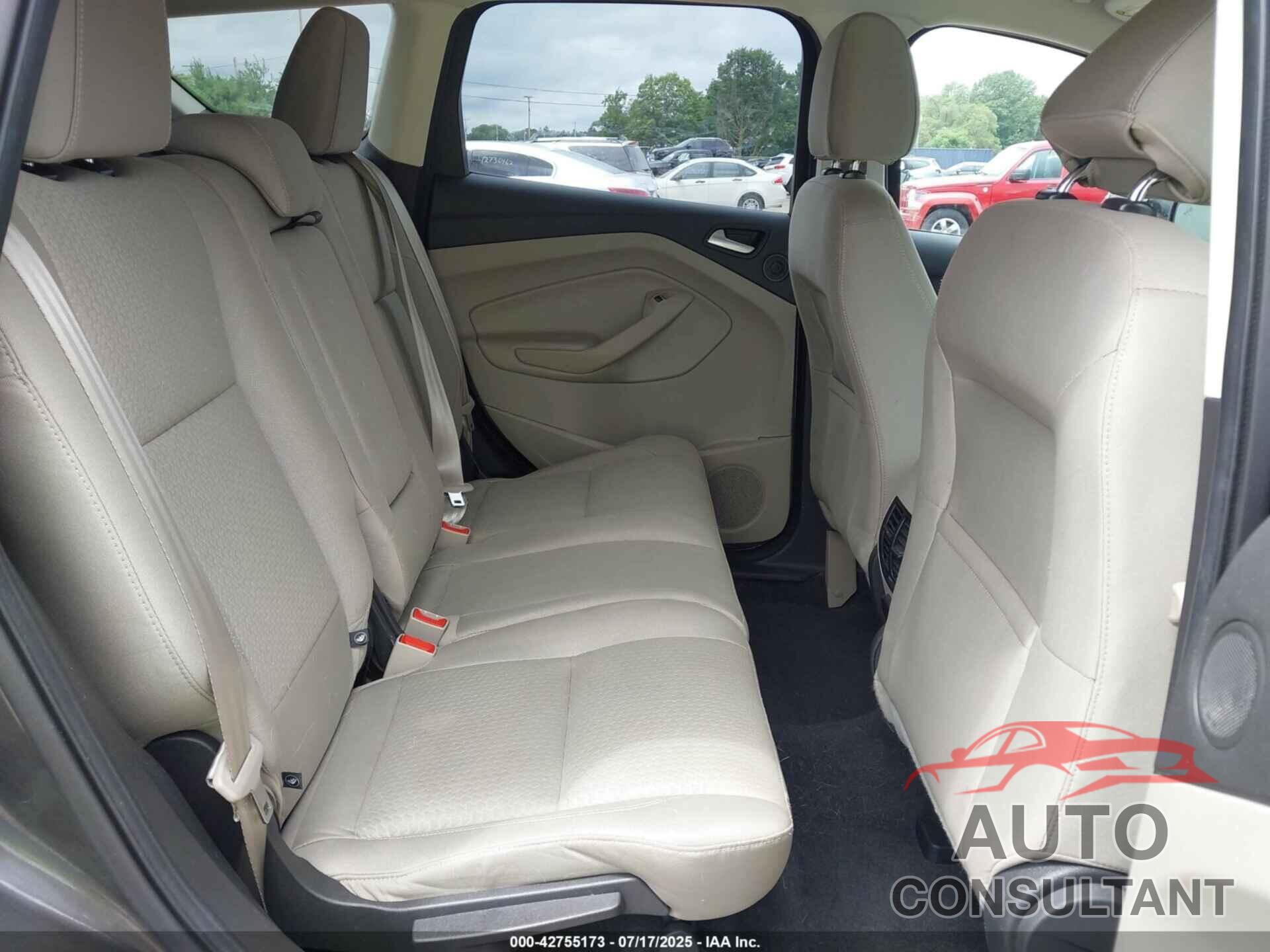 FORD ESCAPE 2017 - 1FMCU9G99HUC77546