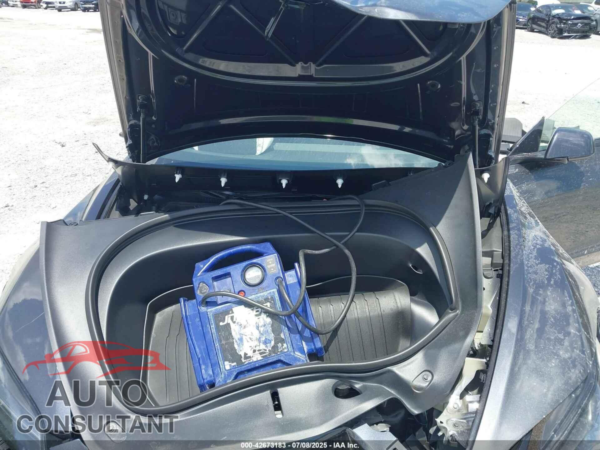 TESLA MODEL 3 2025 - 5YJ3E1EAXSF014207