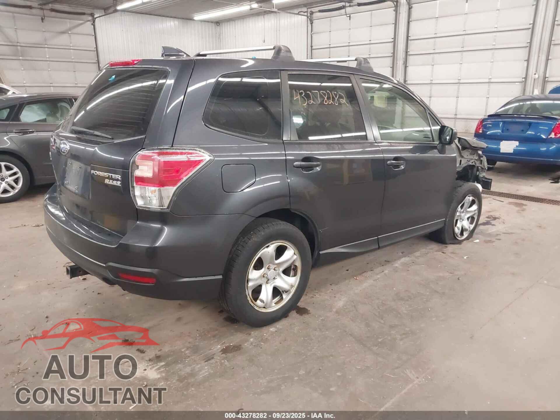 SUBARU FORESTER 2017 - JF2SJAAC1HH517116