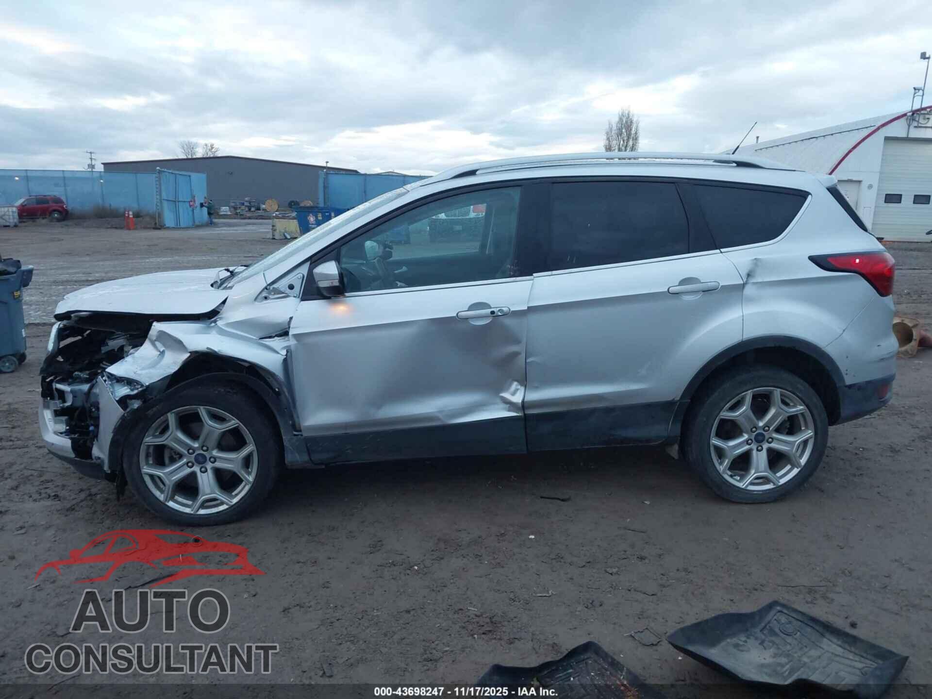 FORD ESCAPE 2019 - 1FMCU9J96KUB63794