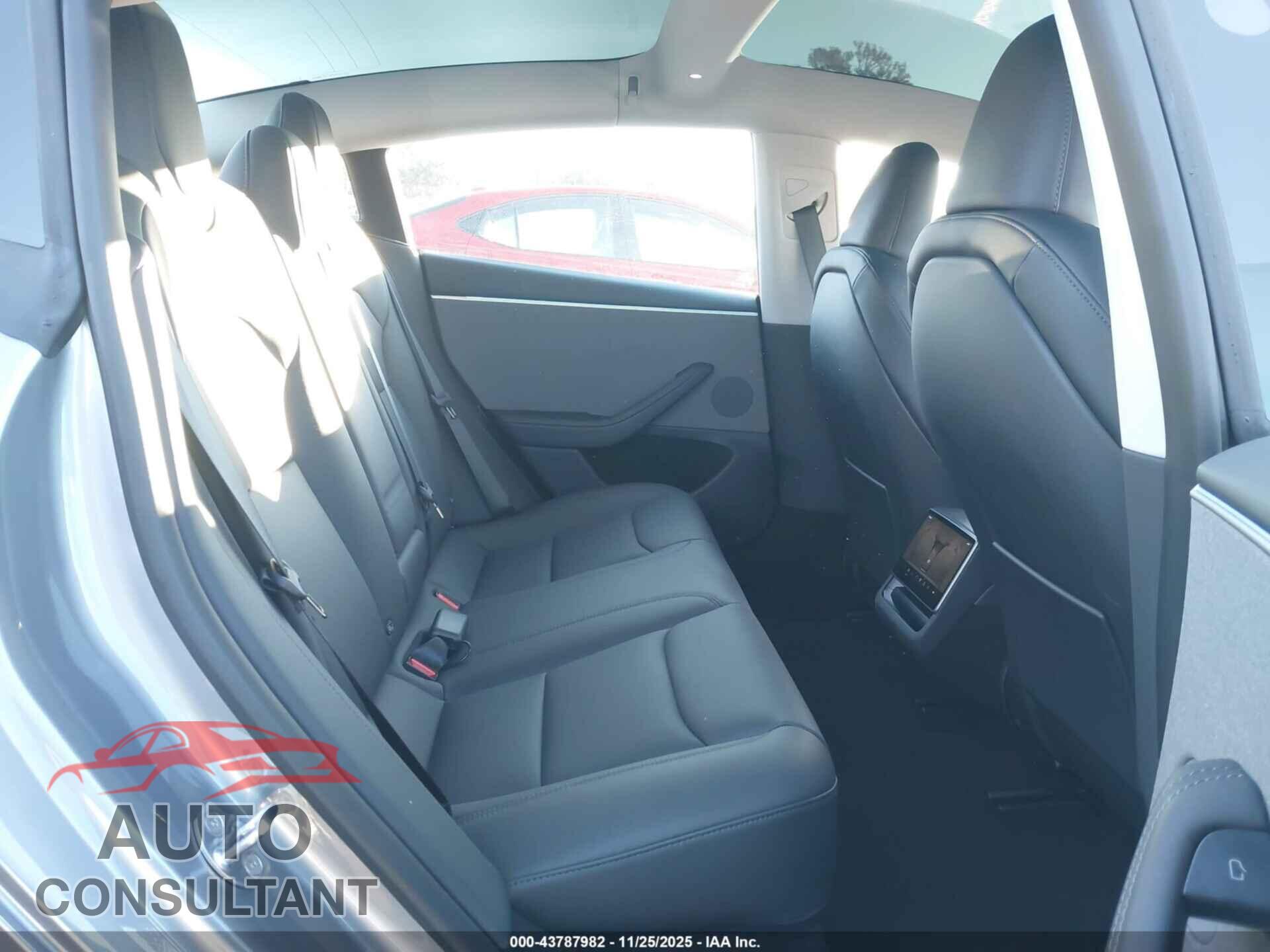 TESLA MODEL 3 2025 - 5YJ3E1EA2SF072537